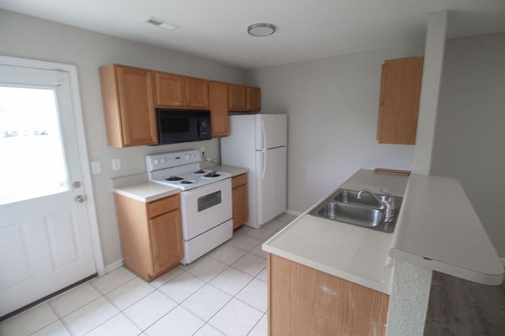 Columbia House: 1602 High Quest Cir
