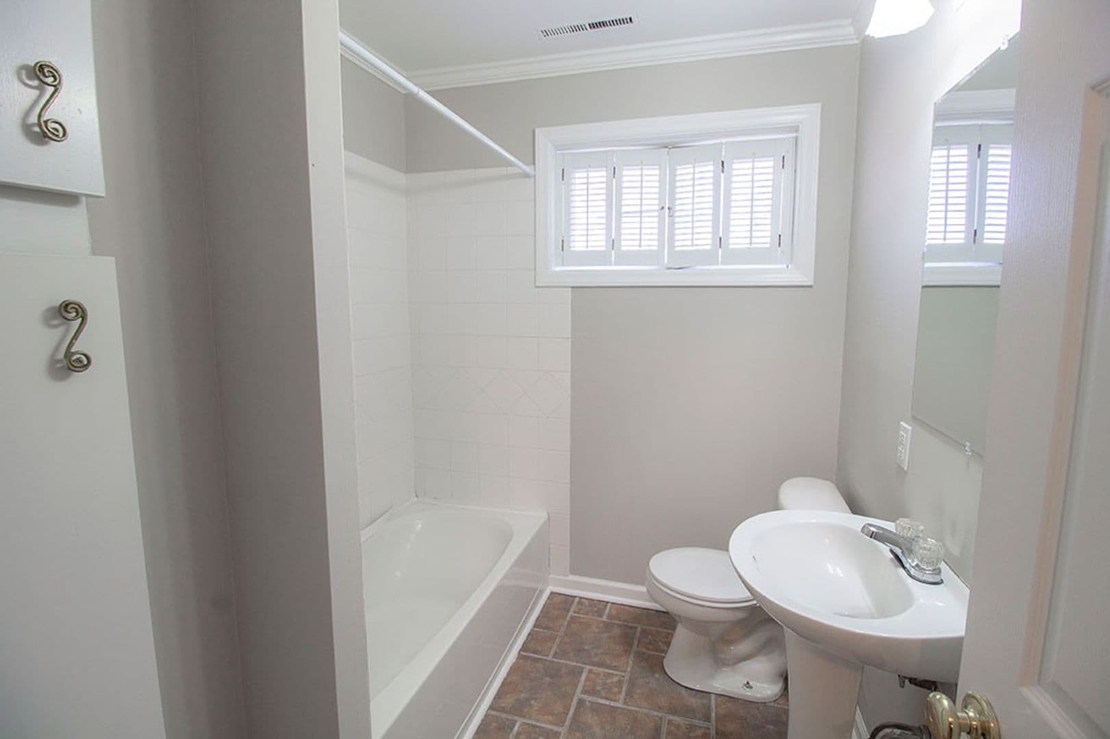 Columbia House: 2207 Bushnell Dr