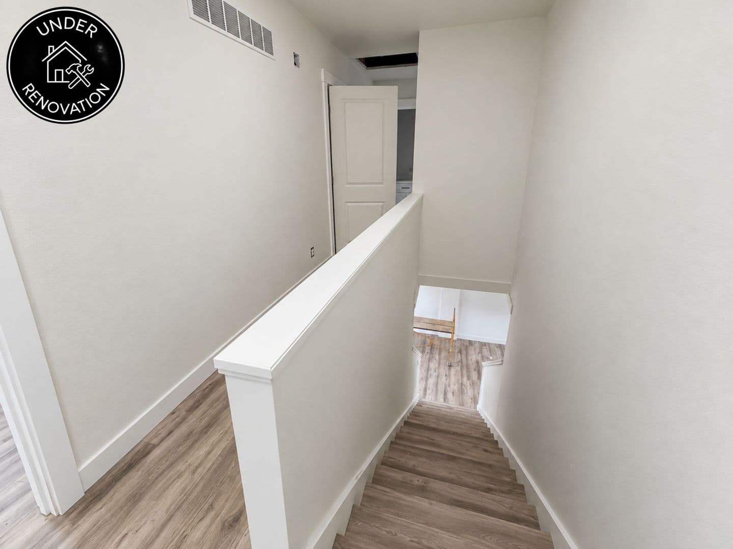 Columbia House: 5000 Derby Ridge Dr - 504