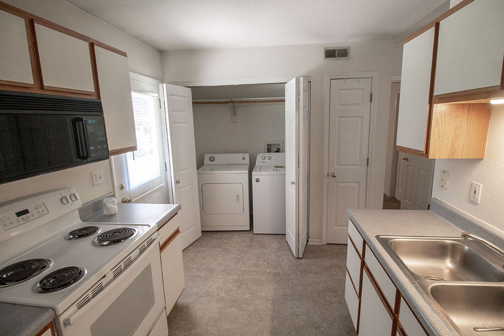 Columbia Apartment: 5200-5202 Tessa Way