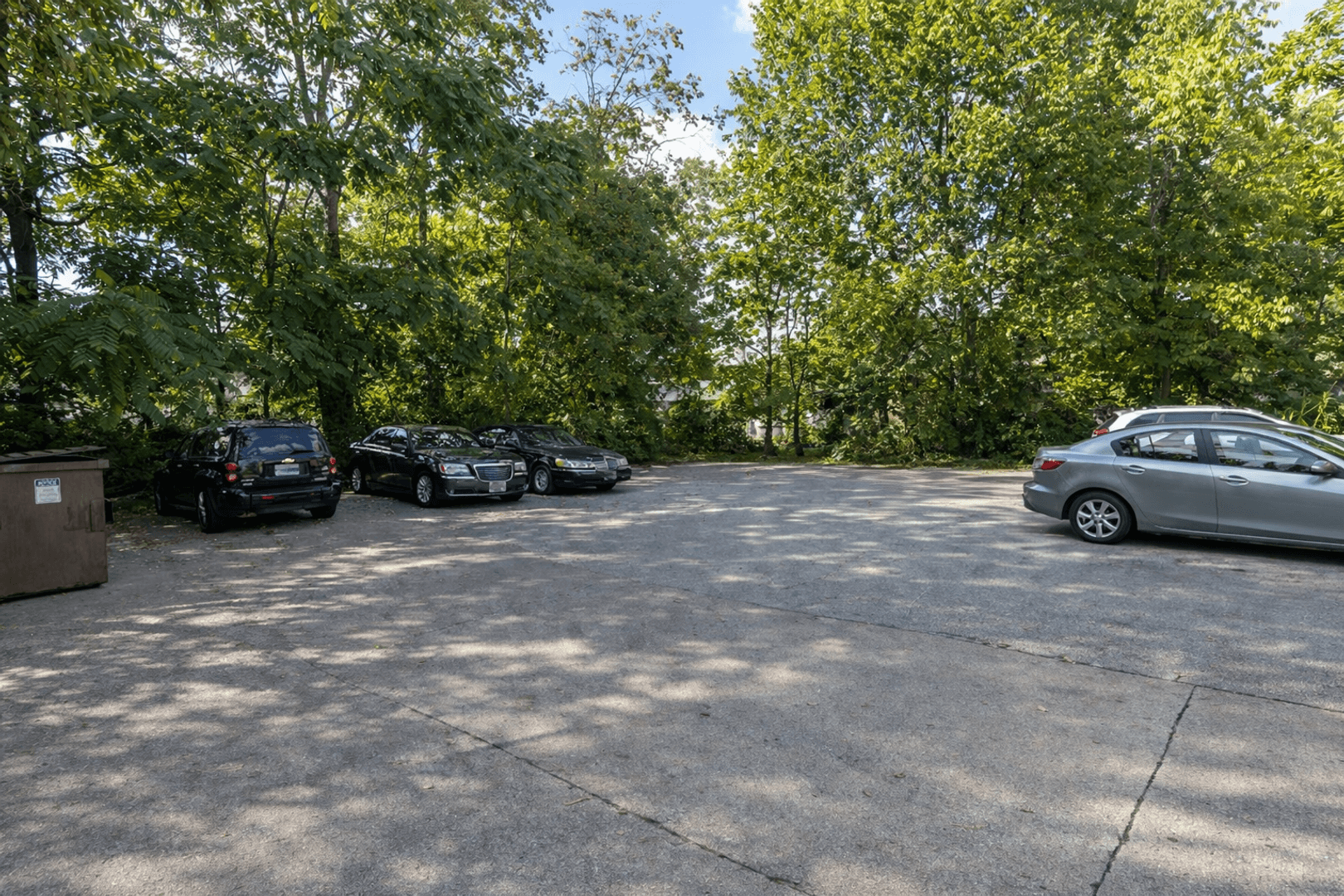Columbia House: 801 N Ann St #10
