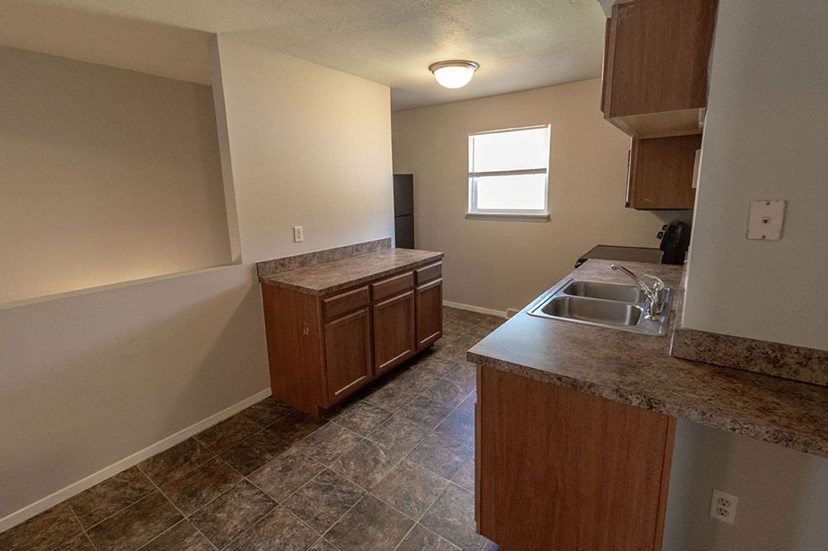 Columbia House: 1011 W Ash St