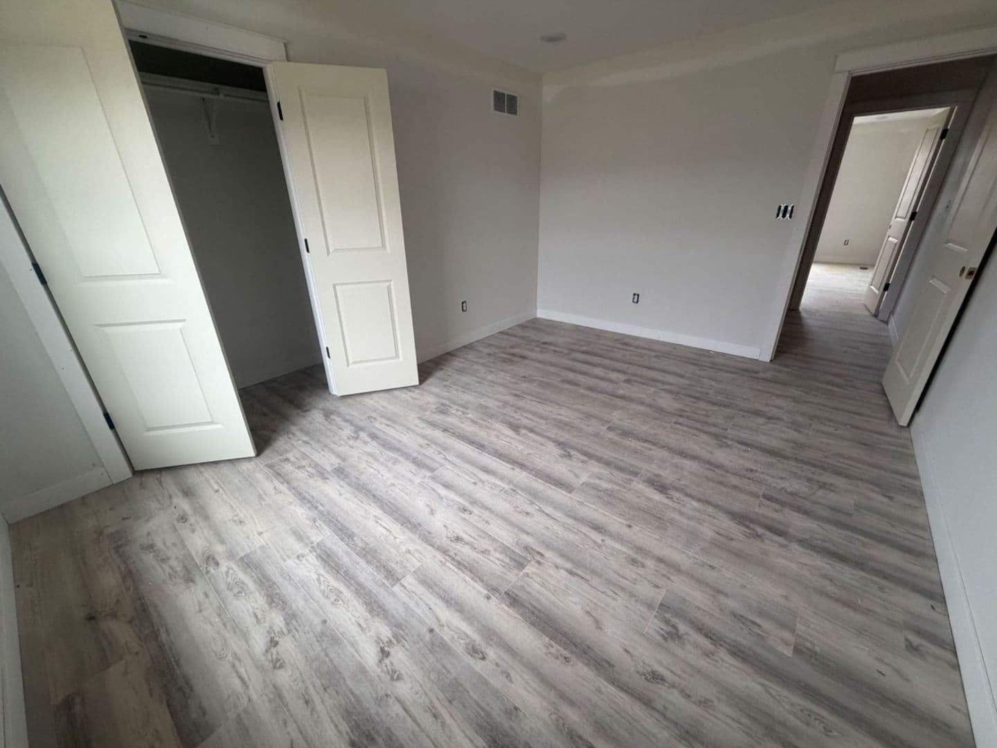 Columbia House: 5000 Derby Ridge Dr - 503