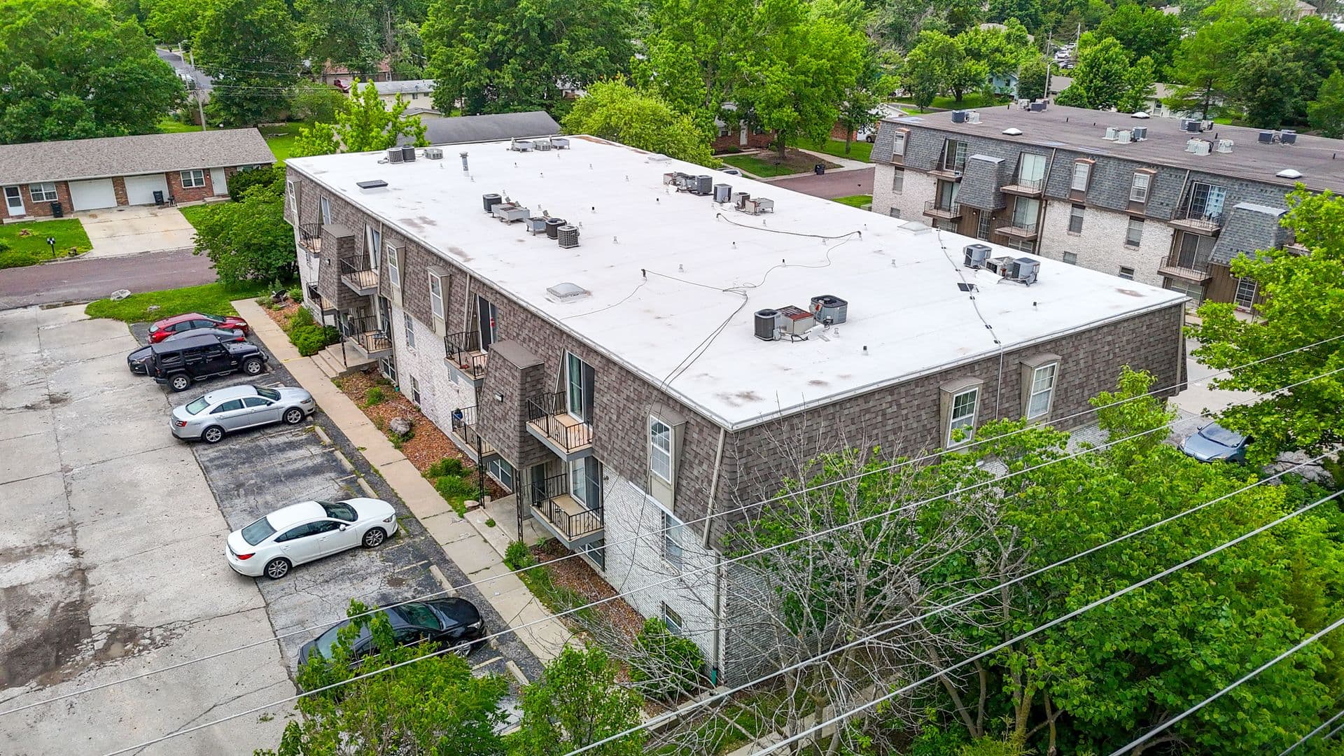 Columbia Apartment: 3408 Balboa Ln #26