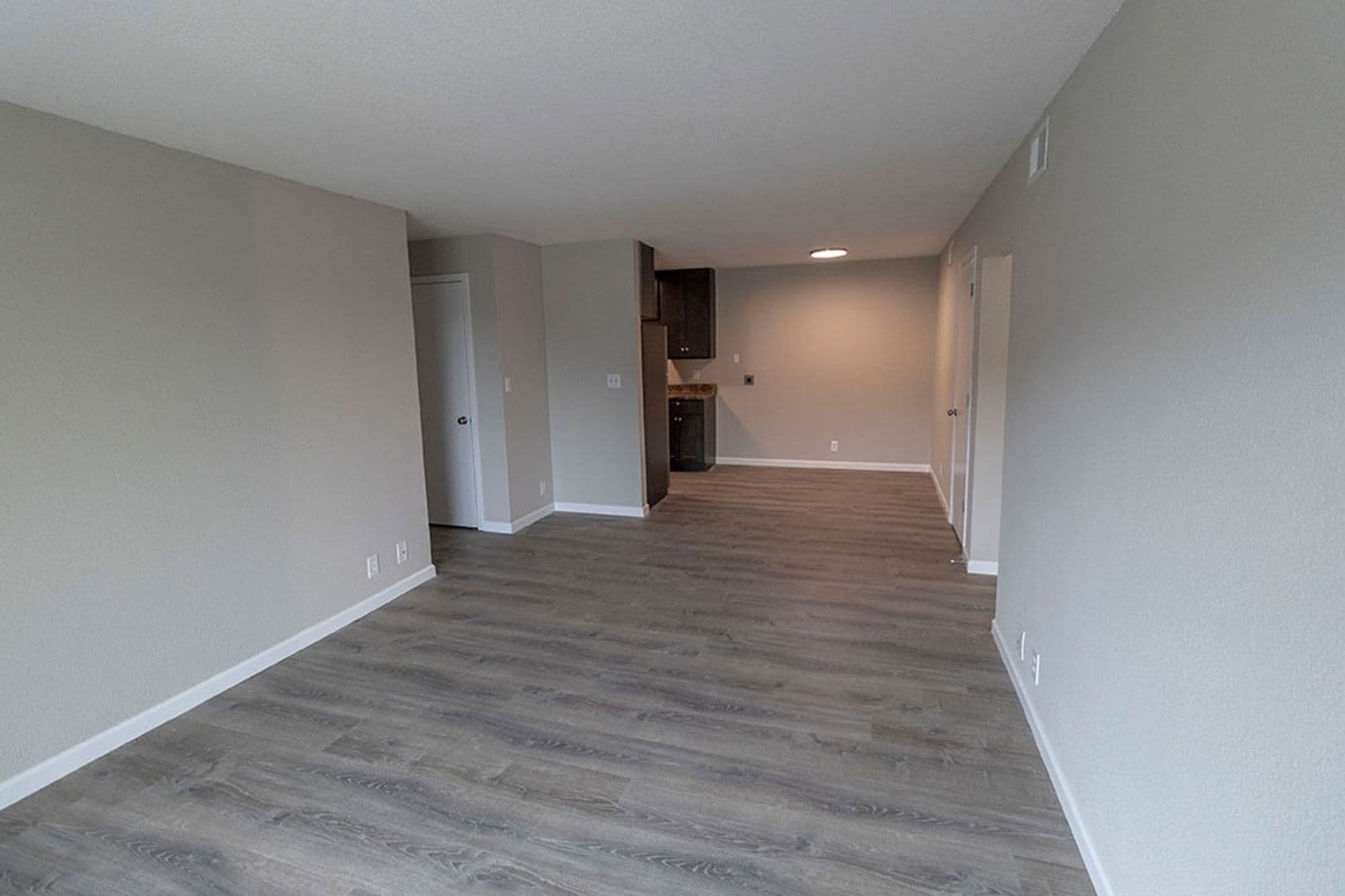 Columbia Apartment: 3408 Balboa Ln #26