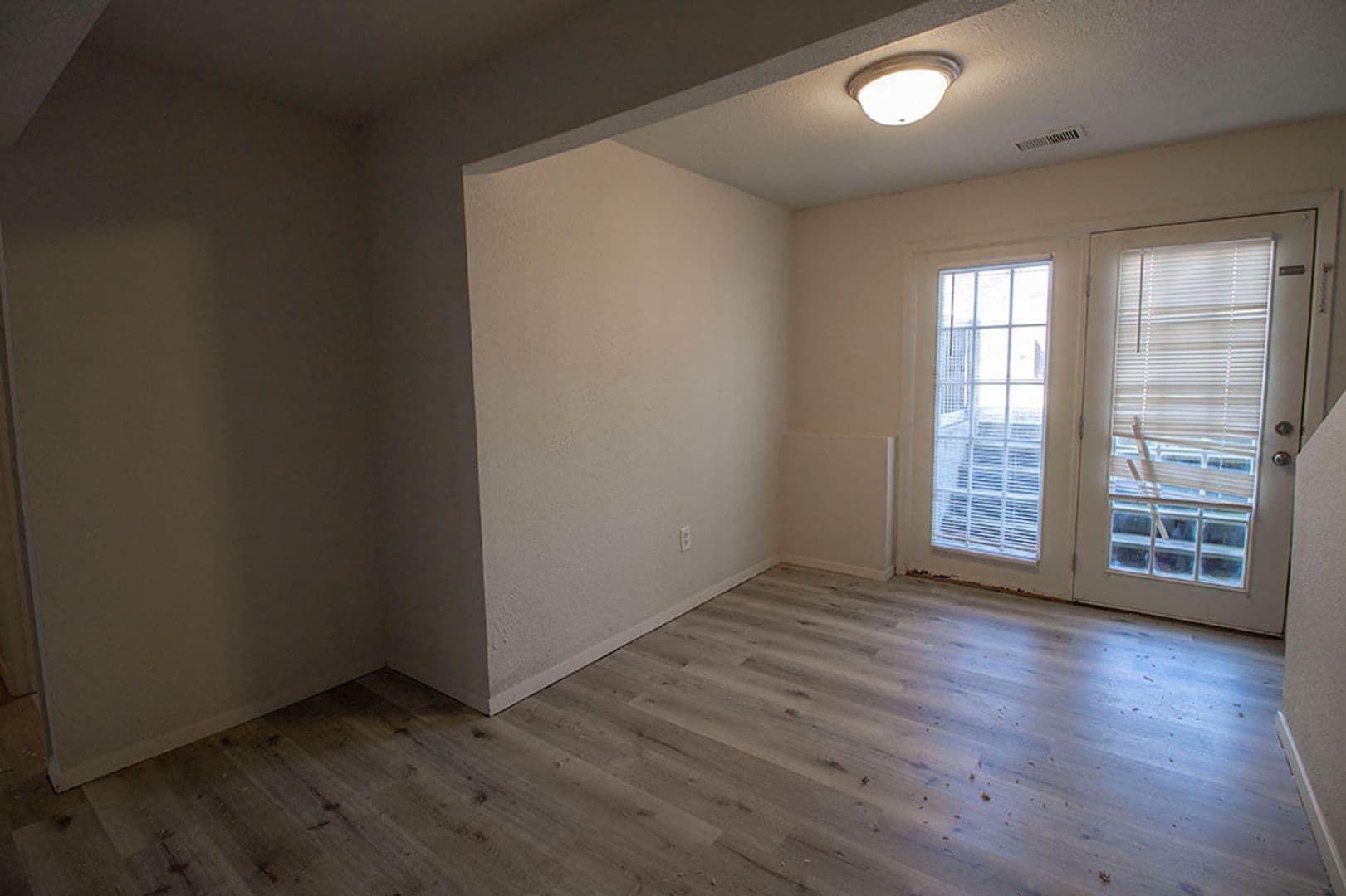 Columbia House: 1005 W Ash St