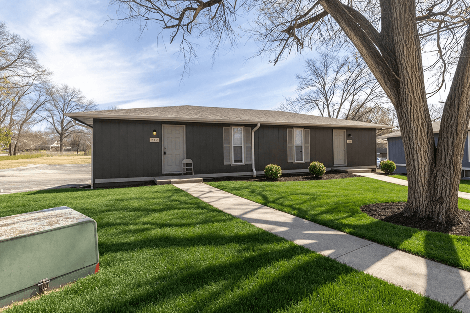 Columbia House: 212 Wheaton Ct