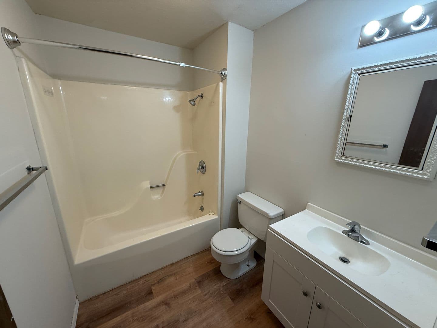 Columbia Apartment: 420 N East Park Ln