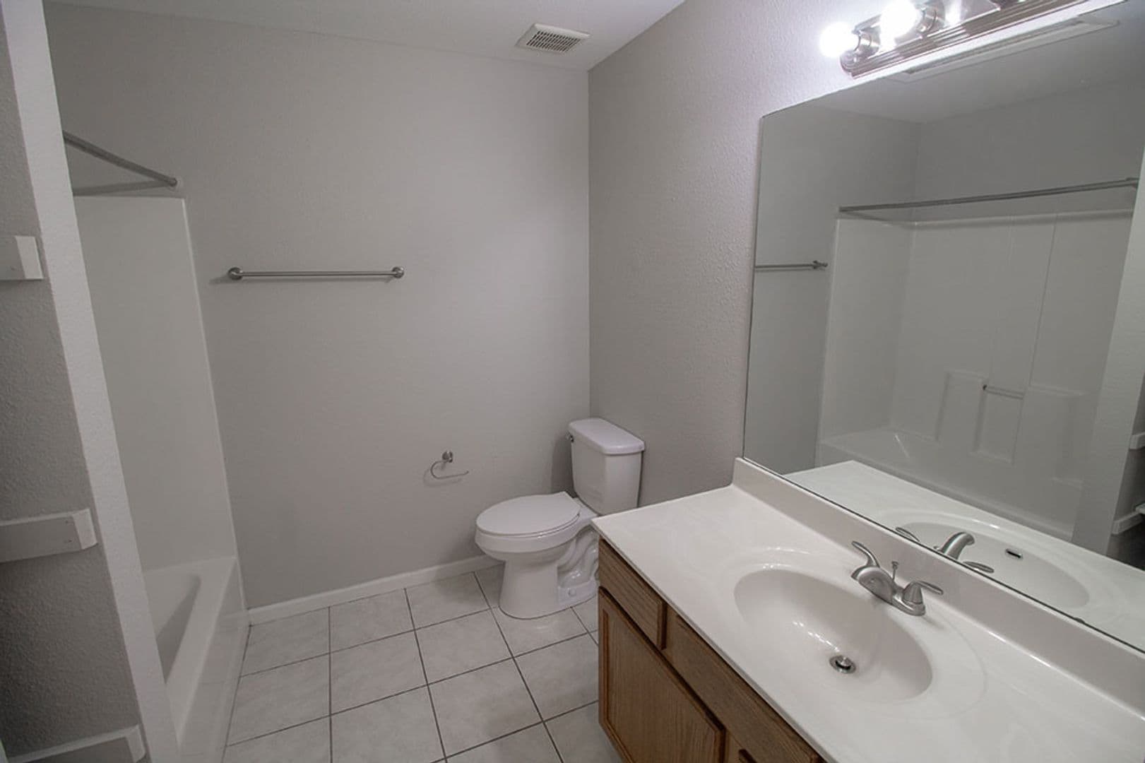 Columbia House: 1602 High Quest Cir