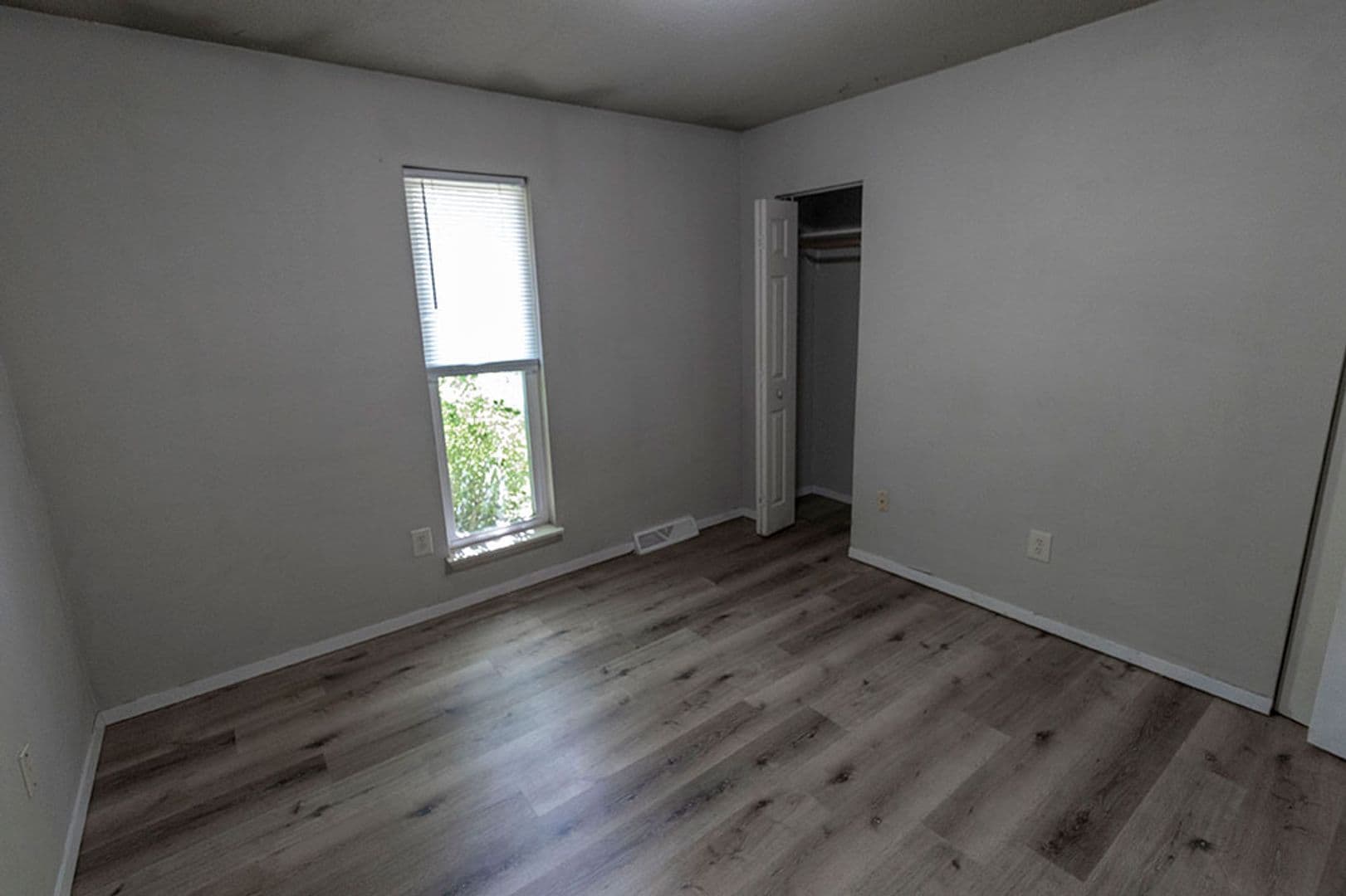 Columbia House: 216 Wheaton Ct