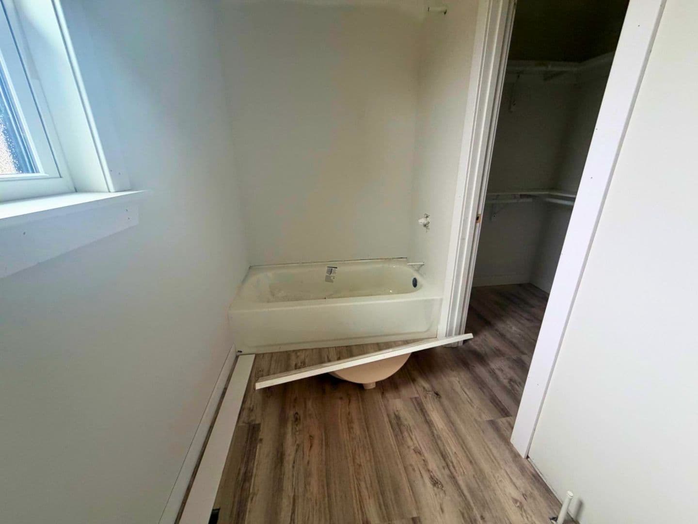 Columbia House: 5000 Derby Ridge Dr - 502