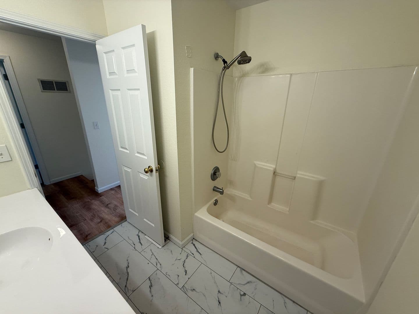Columbia House: 1326 N Frideriki Dr