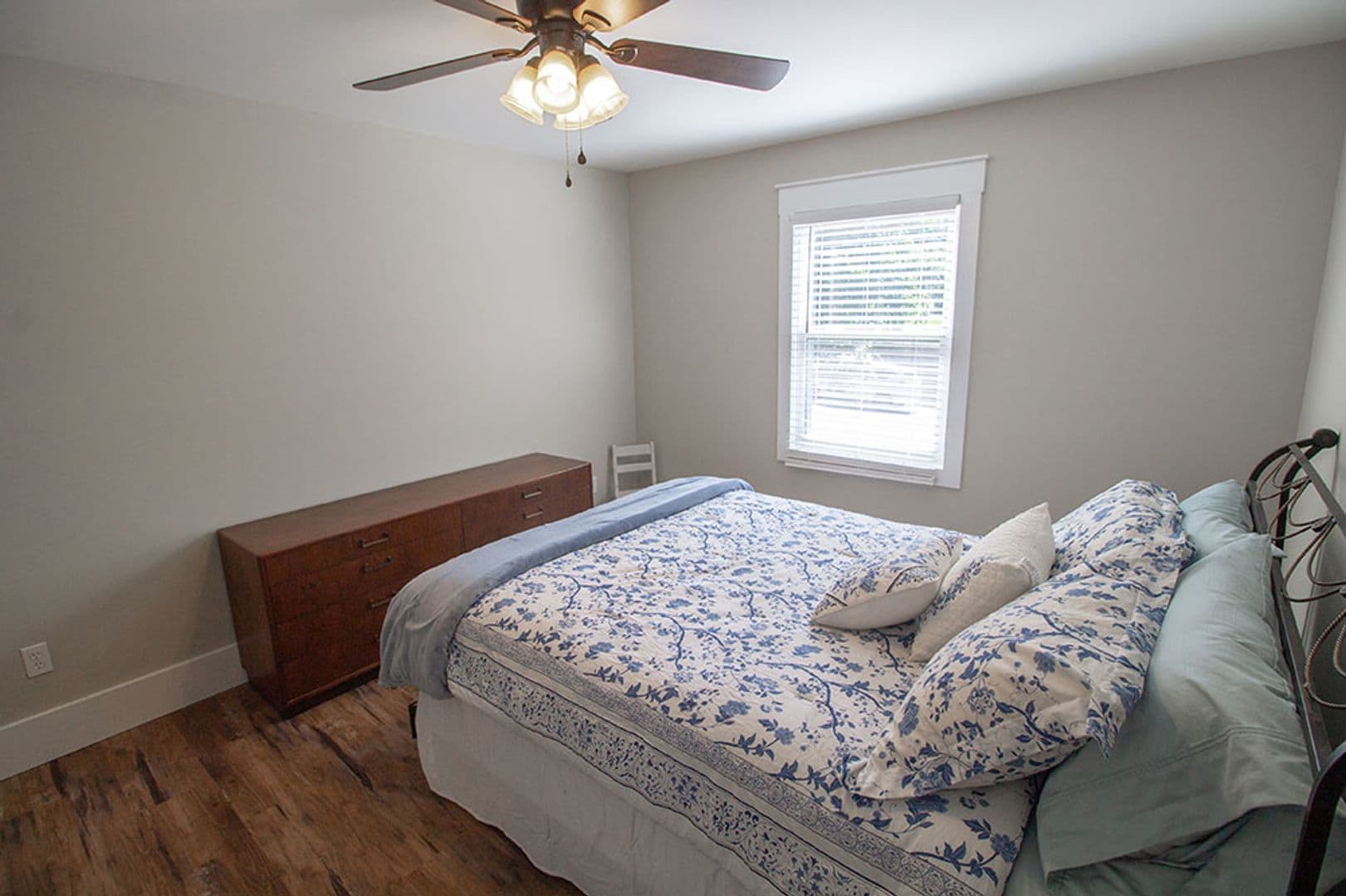 Columbia House: 3104 Oak Lawn Dr