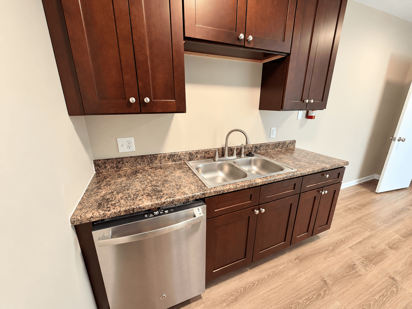 Columbia Apartment: 3408 Balboa Ln #45