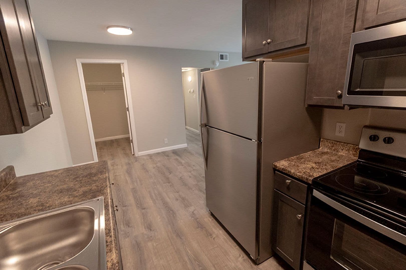 Columbia House: 3408 Balboa Ln #44