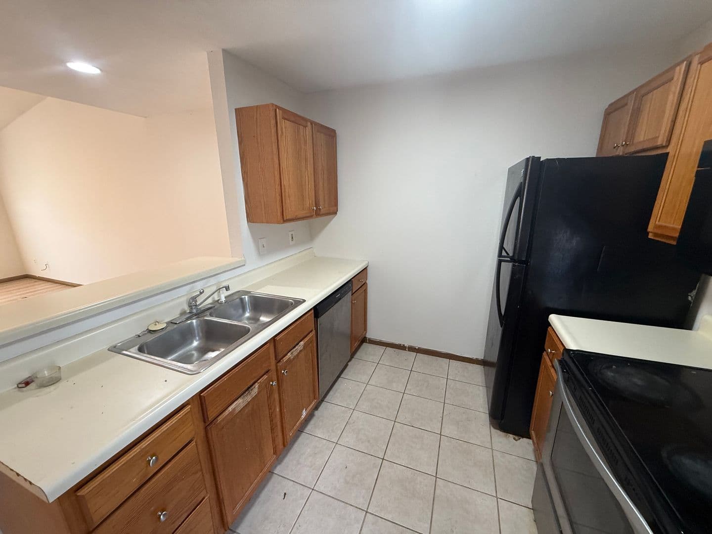 Columbia House: 1521 Typhoon Court