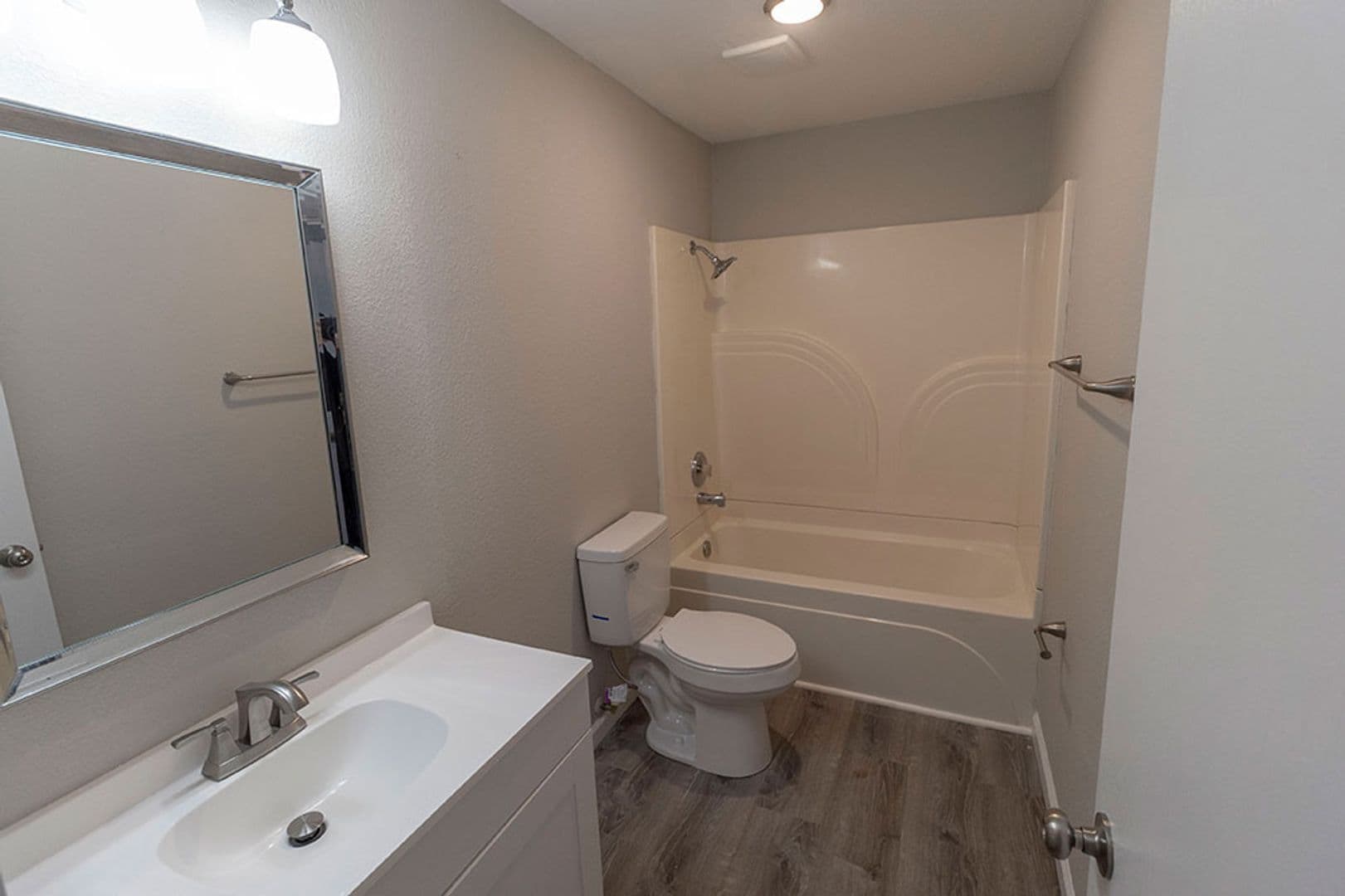Columbia Apartment: 3408 Balboa Ln #26