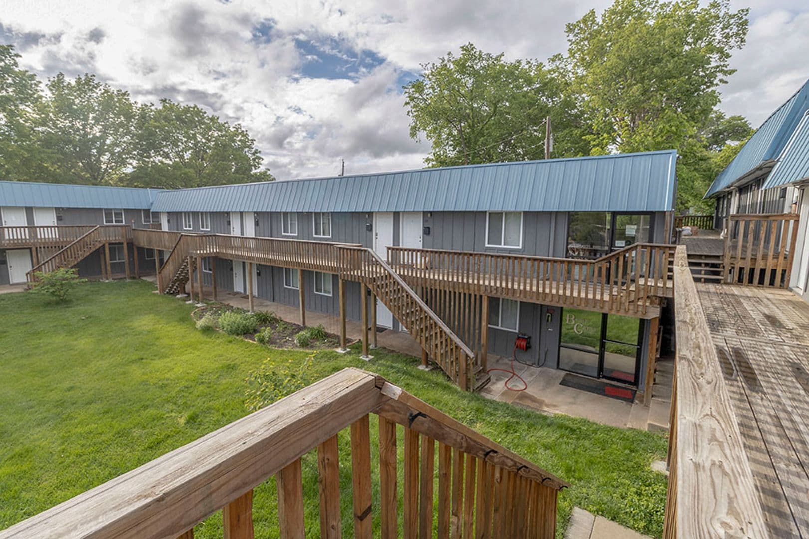 Columbia House: 105 N Garth Ave #06