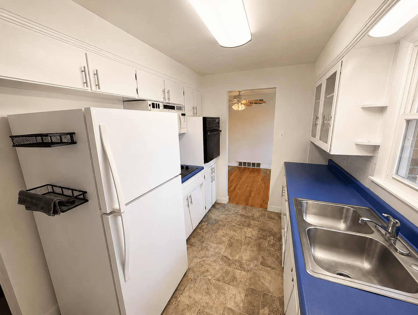 Columbia House: 211 Bourn Ave