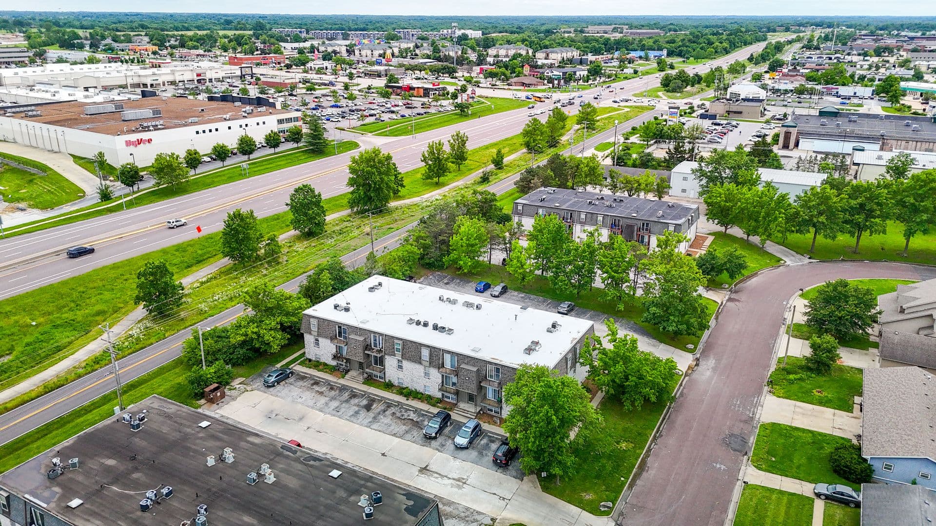 Columbia Apartment: 3408 Balboa Ln #26