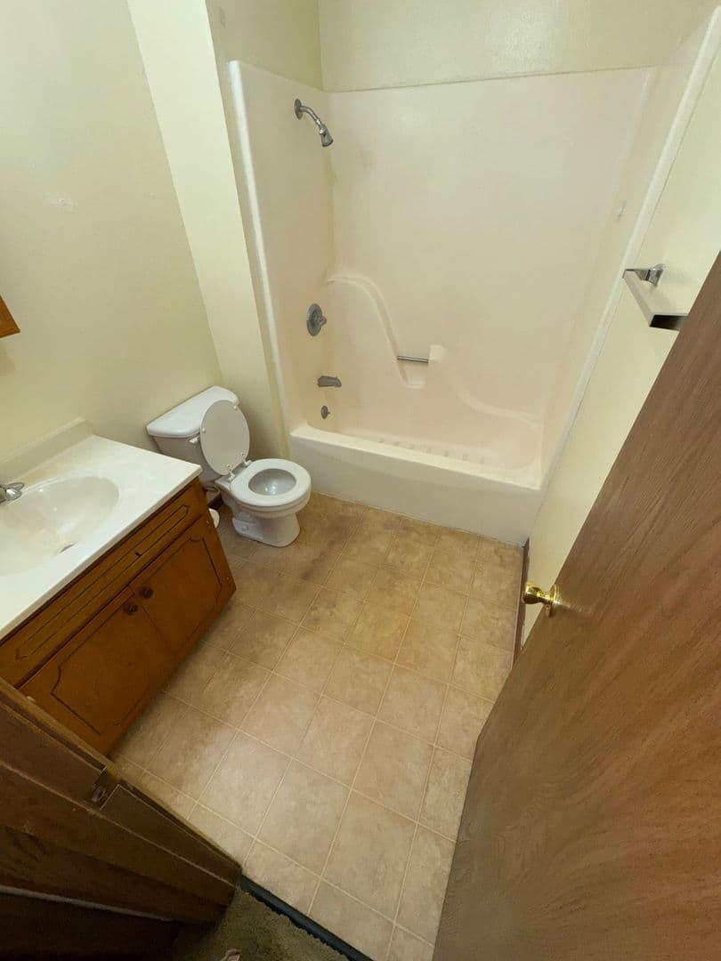Columbia Apartment: 420 N East Park Ln