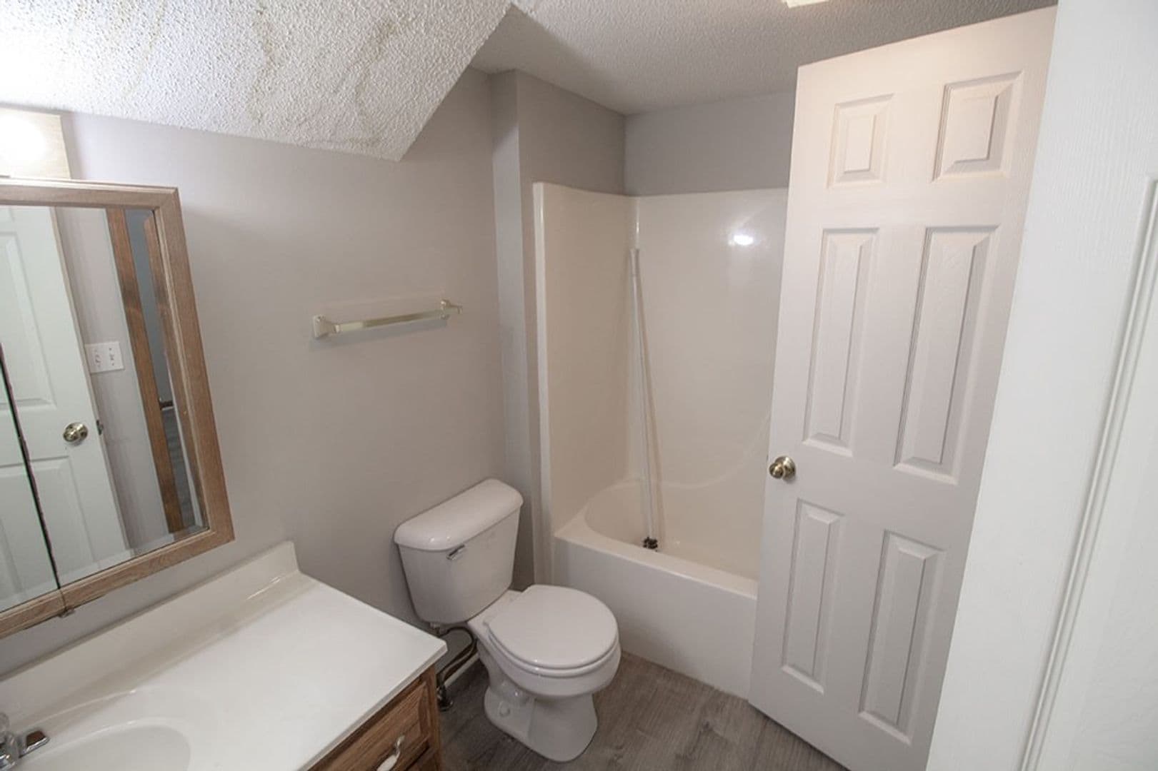 Columbia Apartment: 1316 Valley Creek
