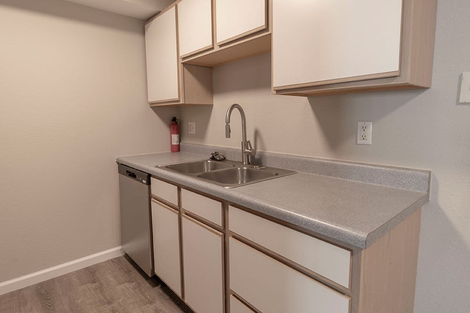 Columbia Apartment: 3408 Balboa Ln #31