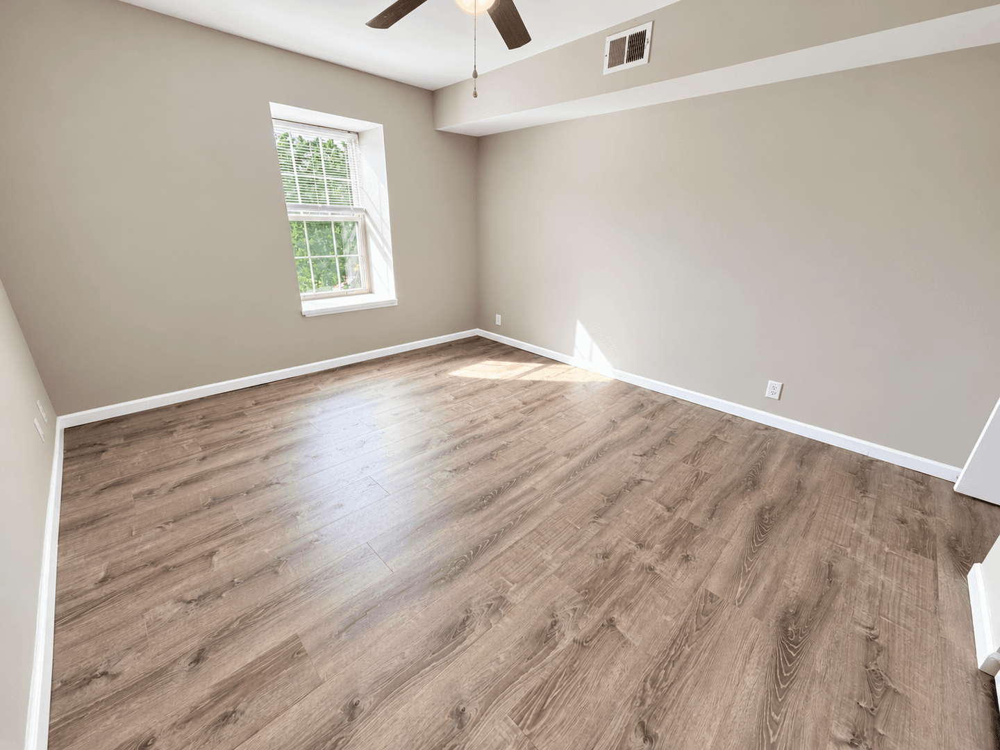 Columbia Apartment: 3408 Balboa Ln #45