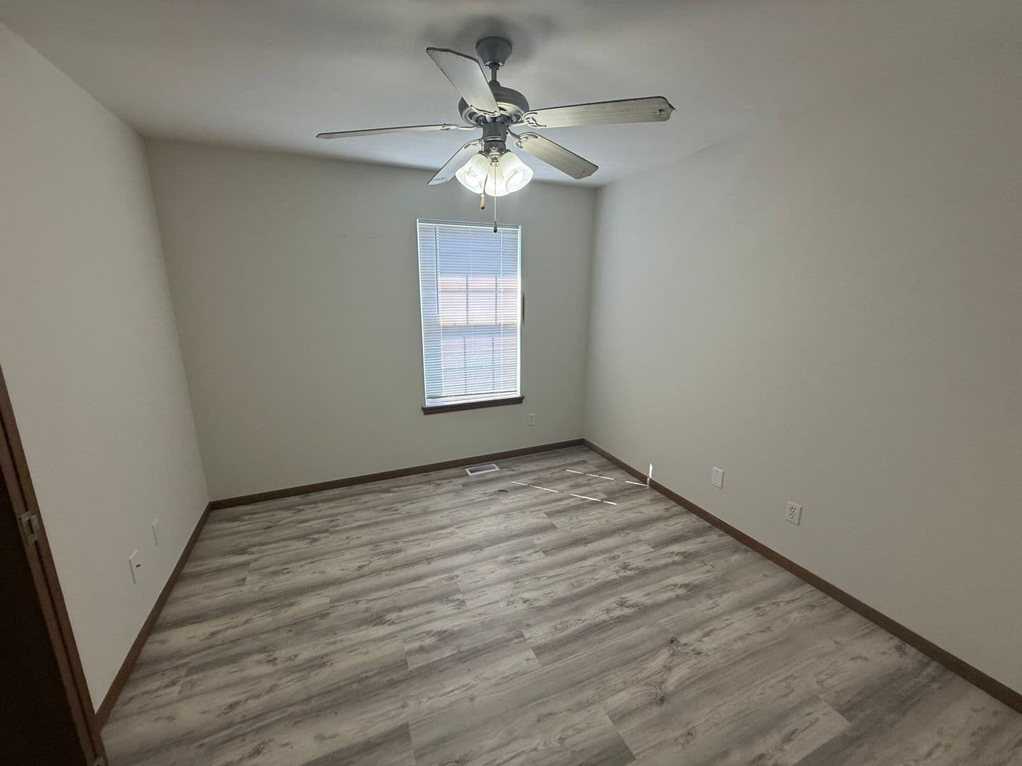 Columbia House: 5000 Derby Ridge Dr - 208
