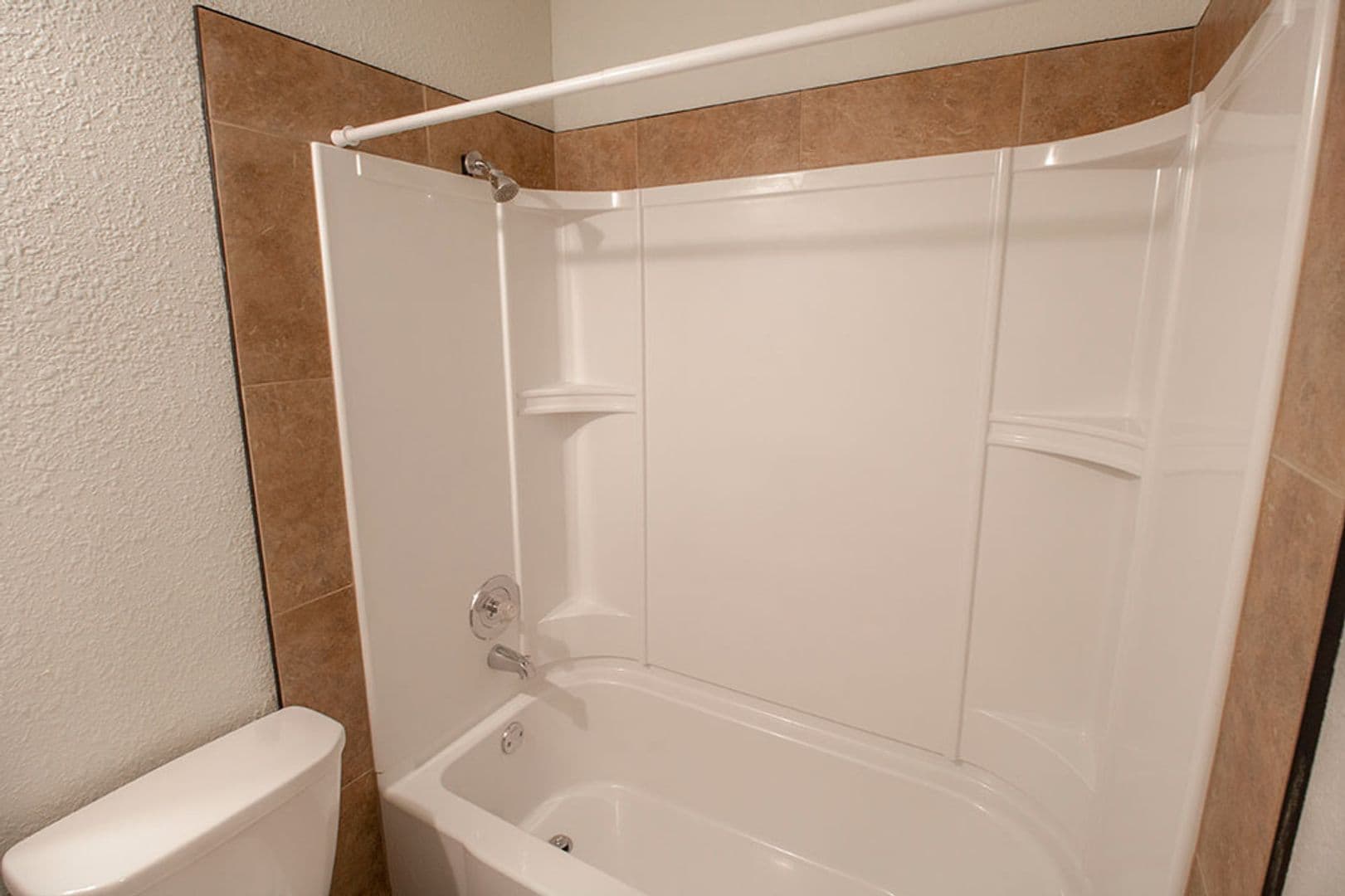 Columbia House: 1005 W Ash St