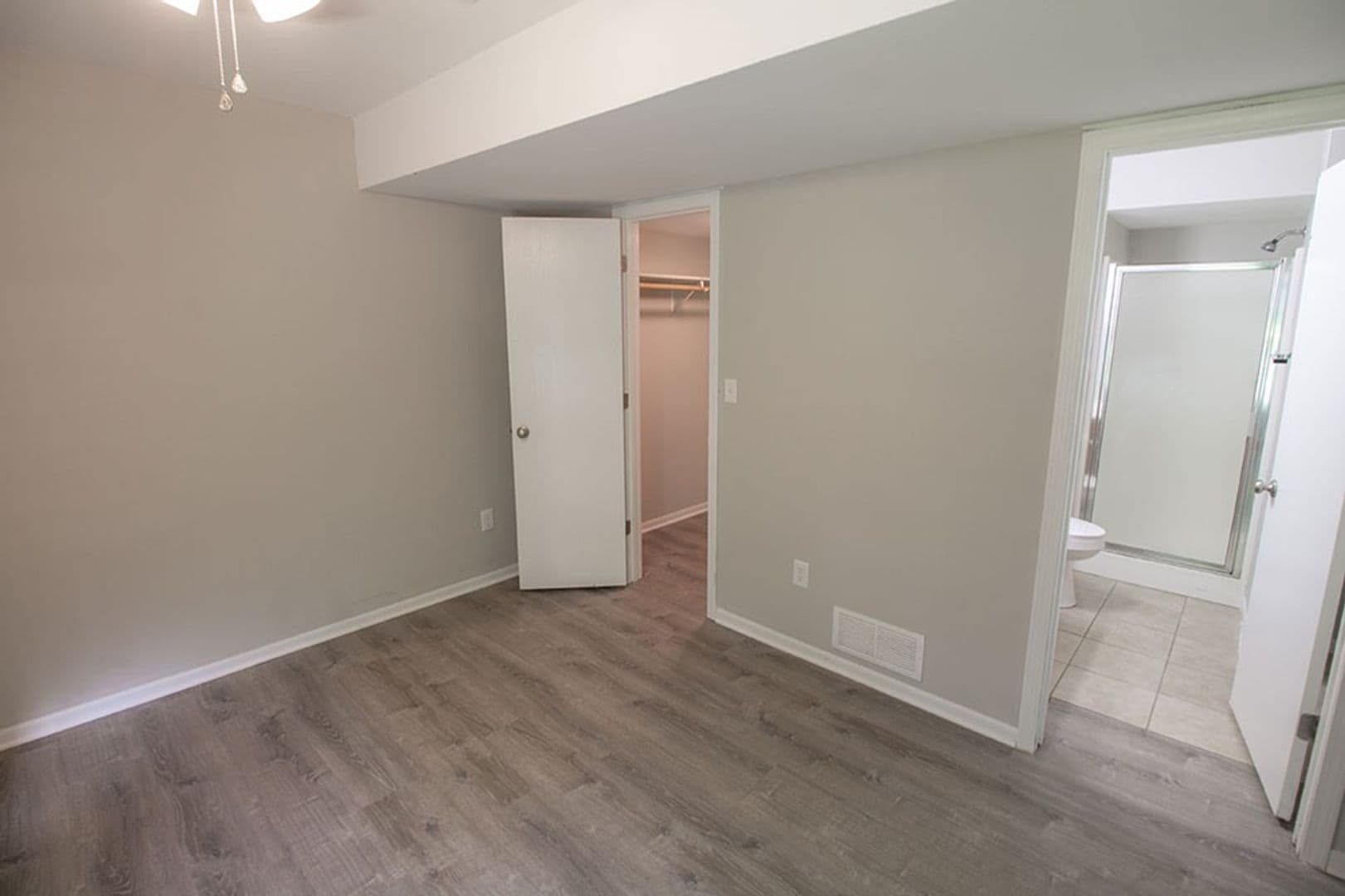 Columbia House: 1413 Greensboro Dr
