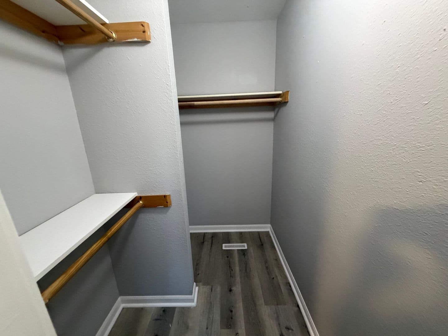 Columbia House: 5308 Godas Cir