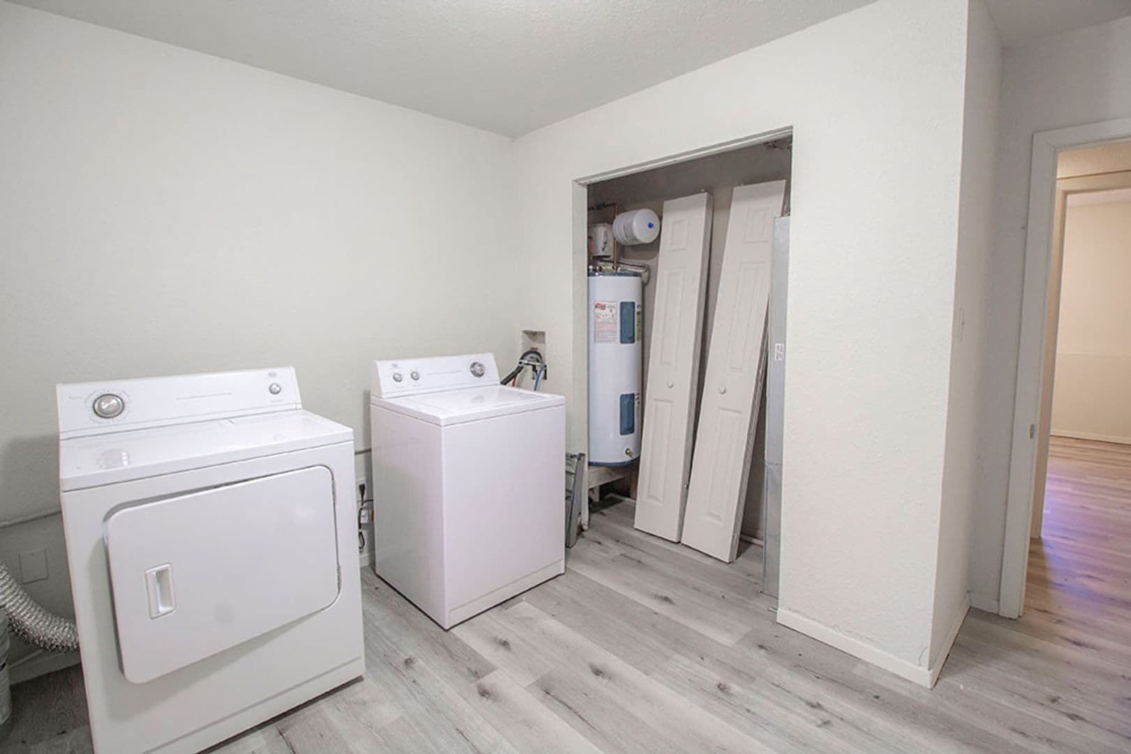 Columbia House: 1005 W Ash St