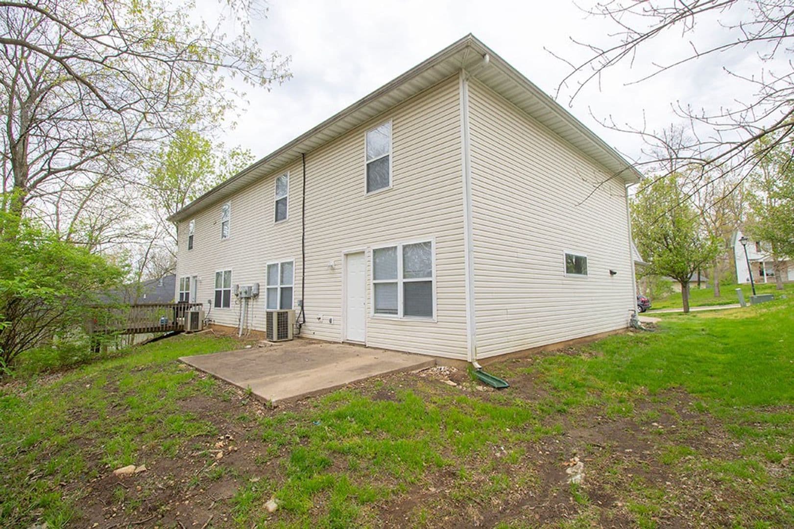 Columbia House: 5308 Godas Cir