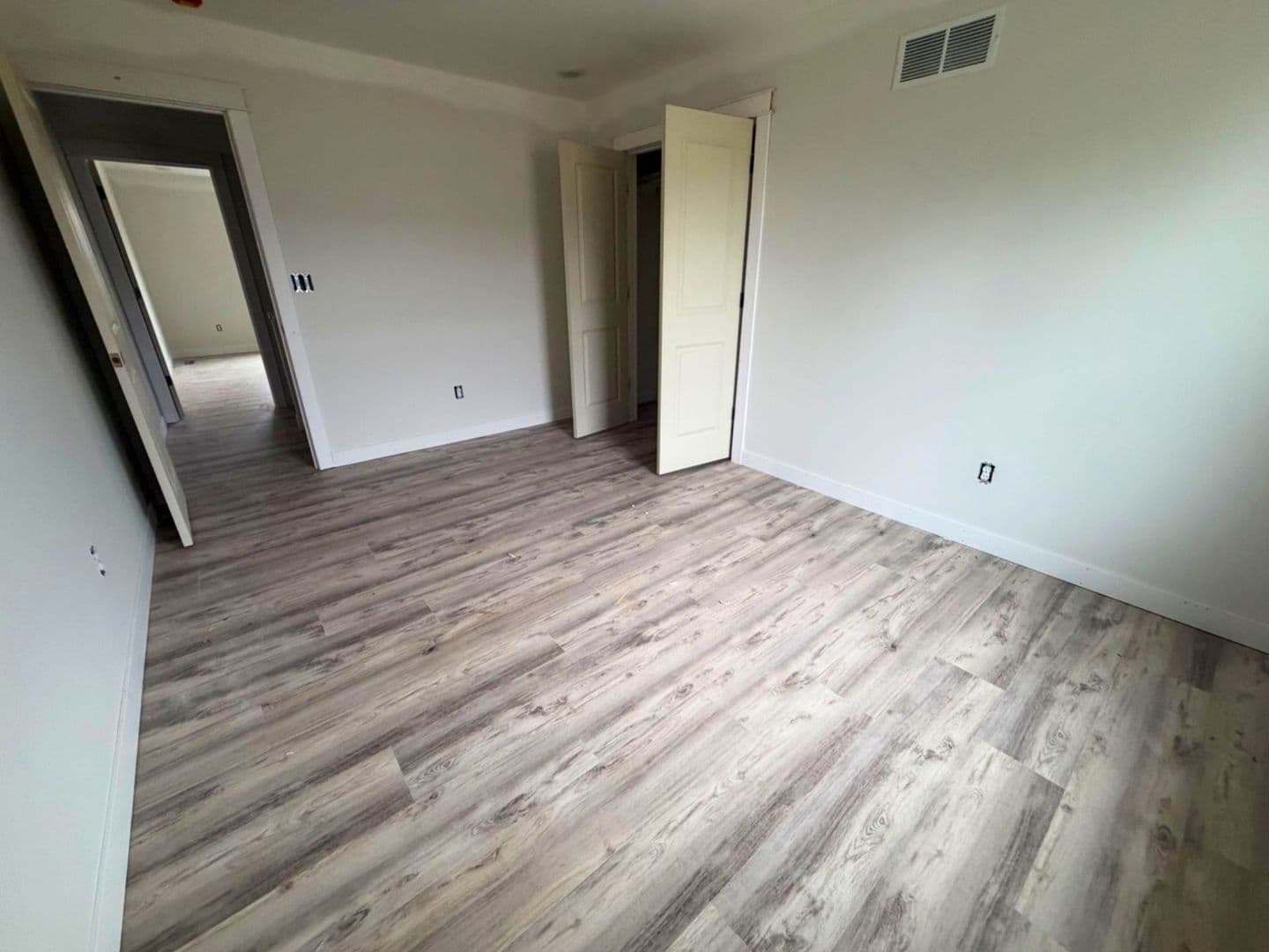 Columbia House: 5000 Derby Ridge Dr - 502