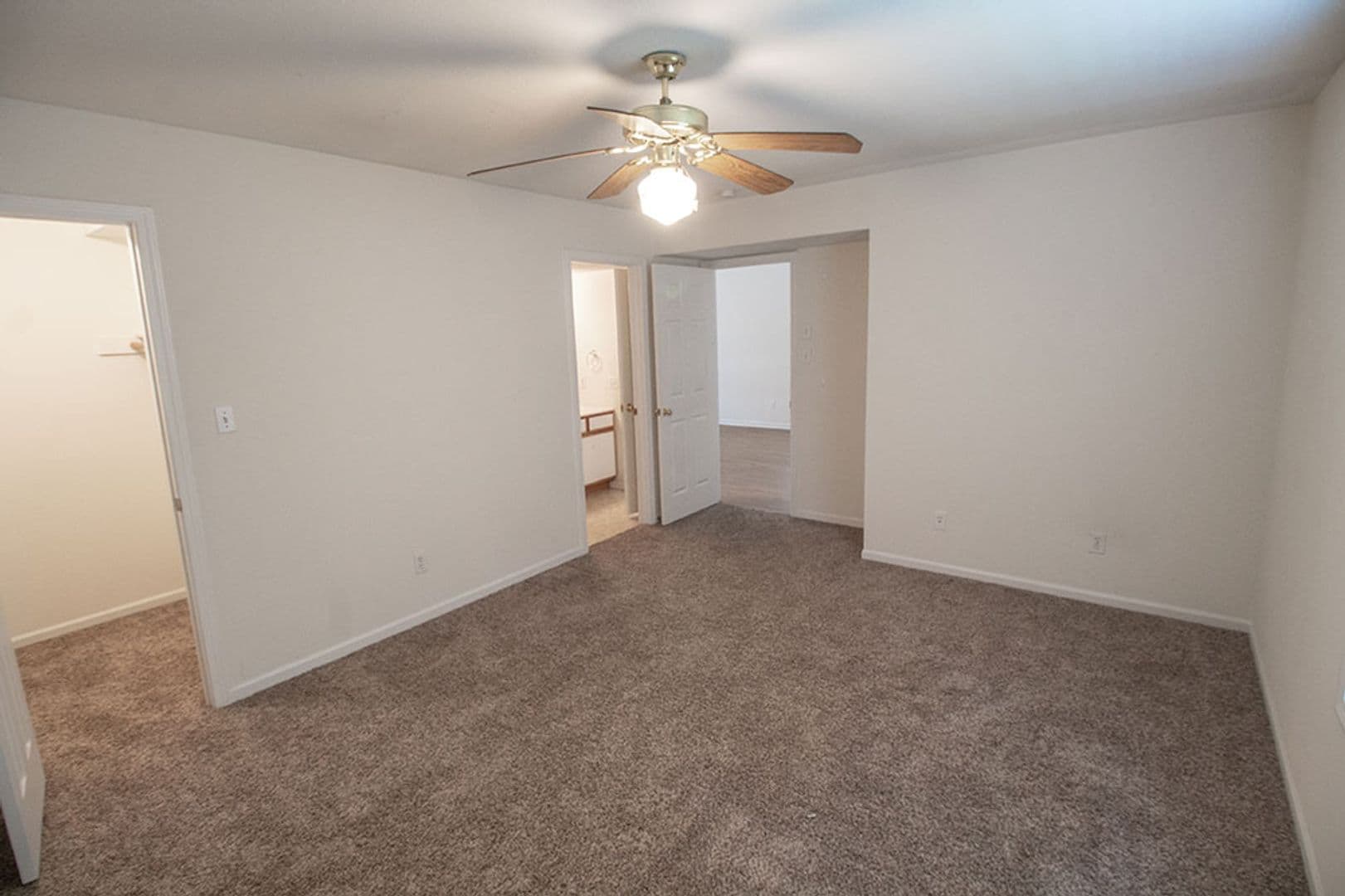 Columbia Apartment: 5200-5202 Tessa Way