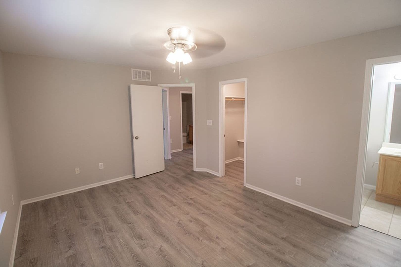 Columbia House: 1413 Greensboro Dr