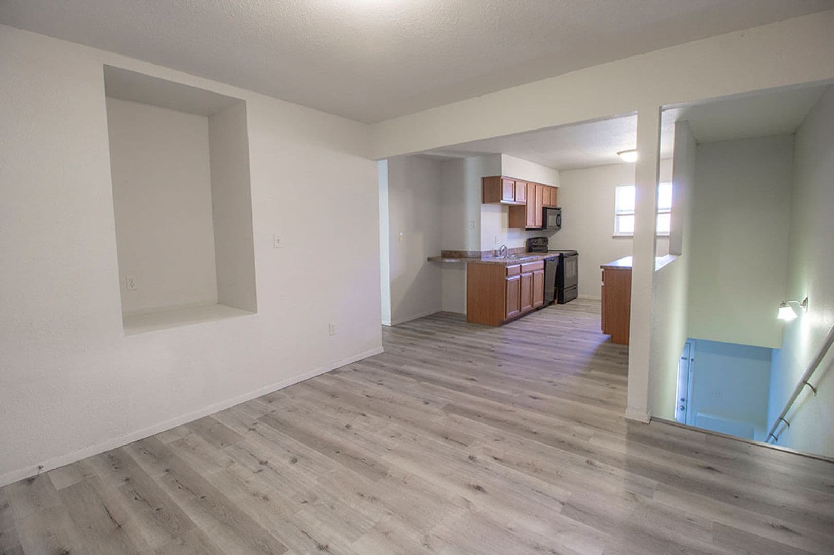 Columbia House: 1005 W Ash St