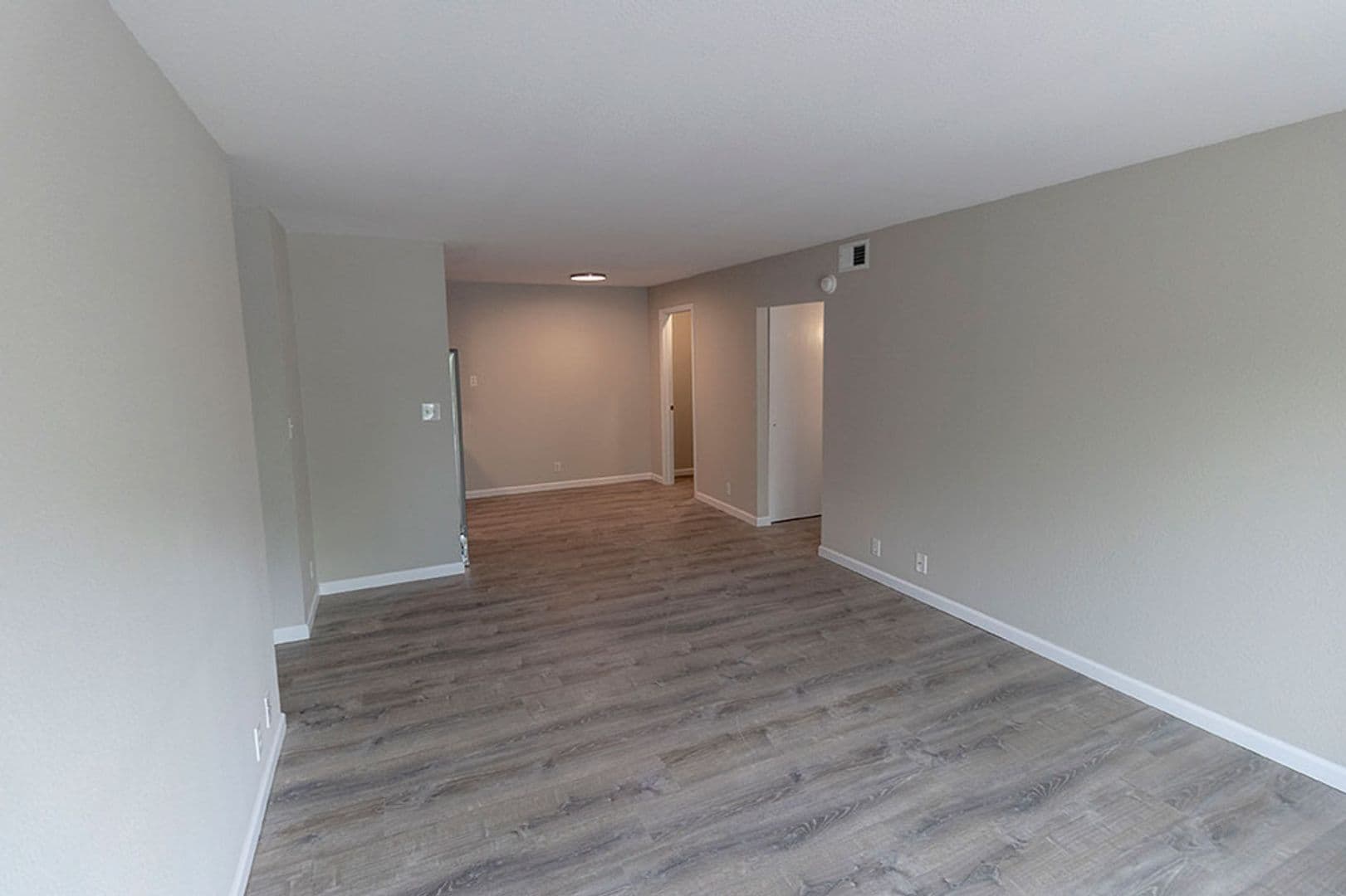 Columbia Apartment: 3408 Balboa Ln #44