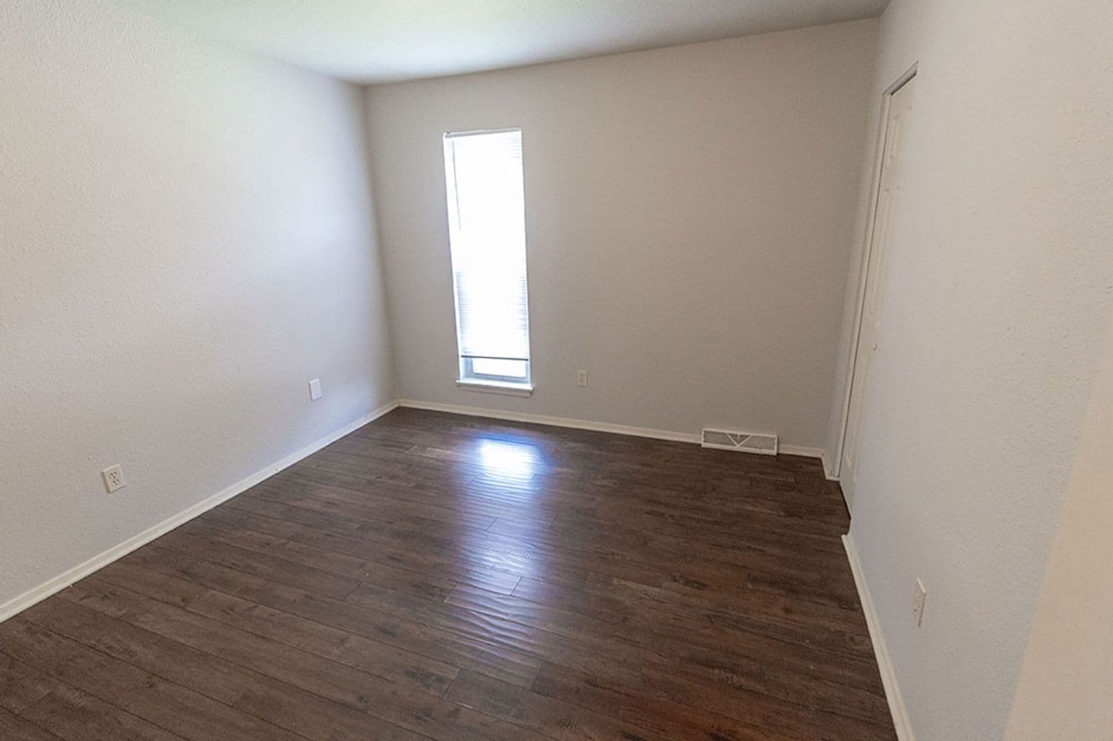 Columbia House: 1015 W Ash St