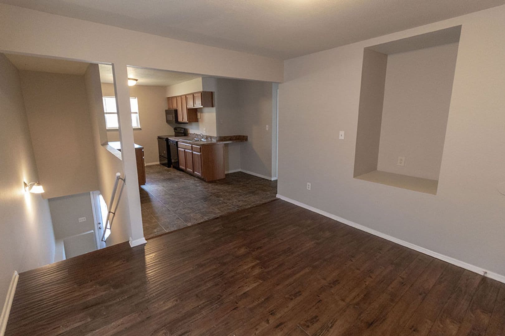 Columbia House: 1011 W Ash St