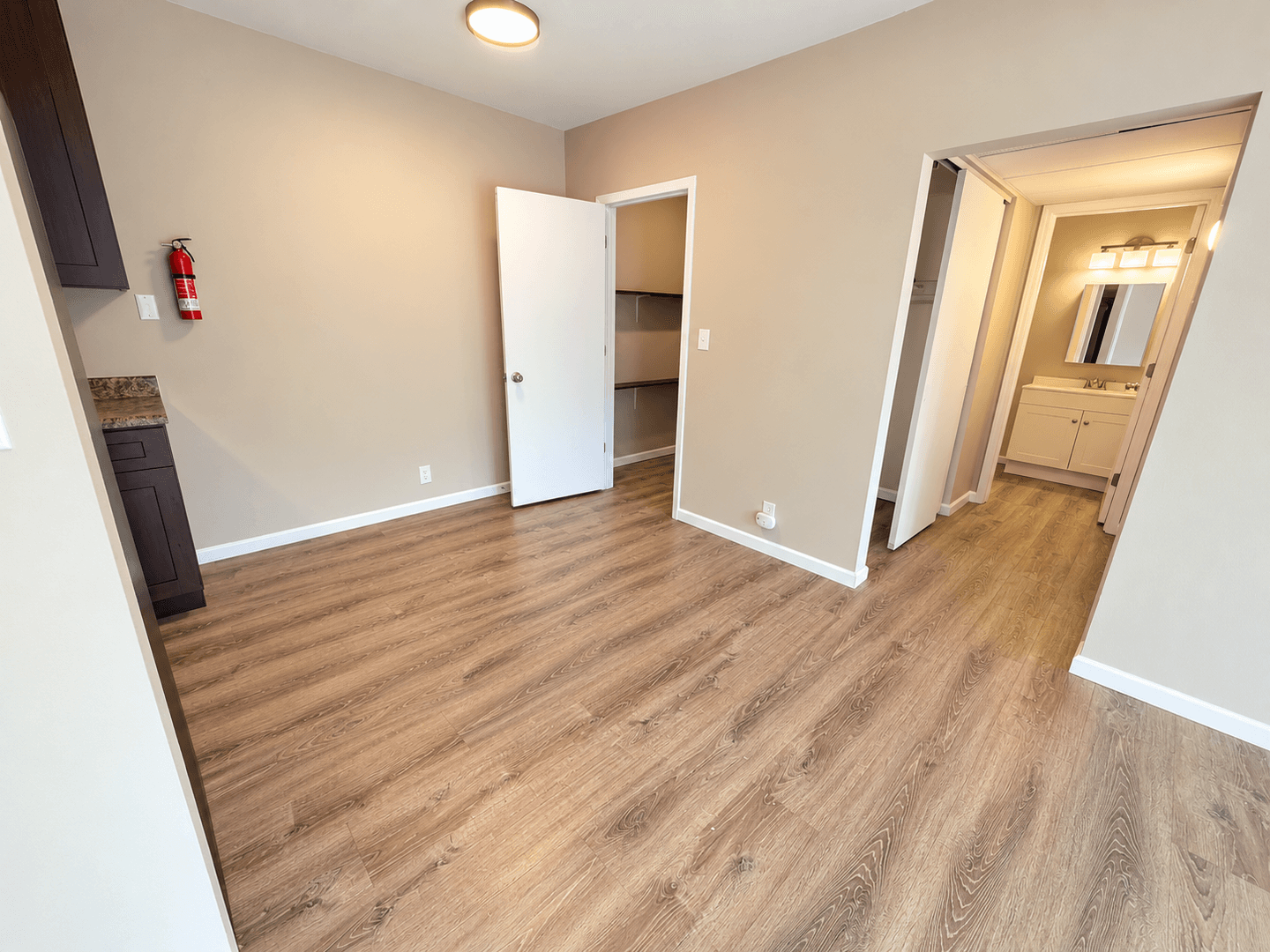 Columbia Apartment: 3408 Balboa Ln #45