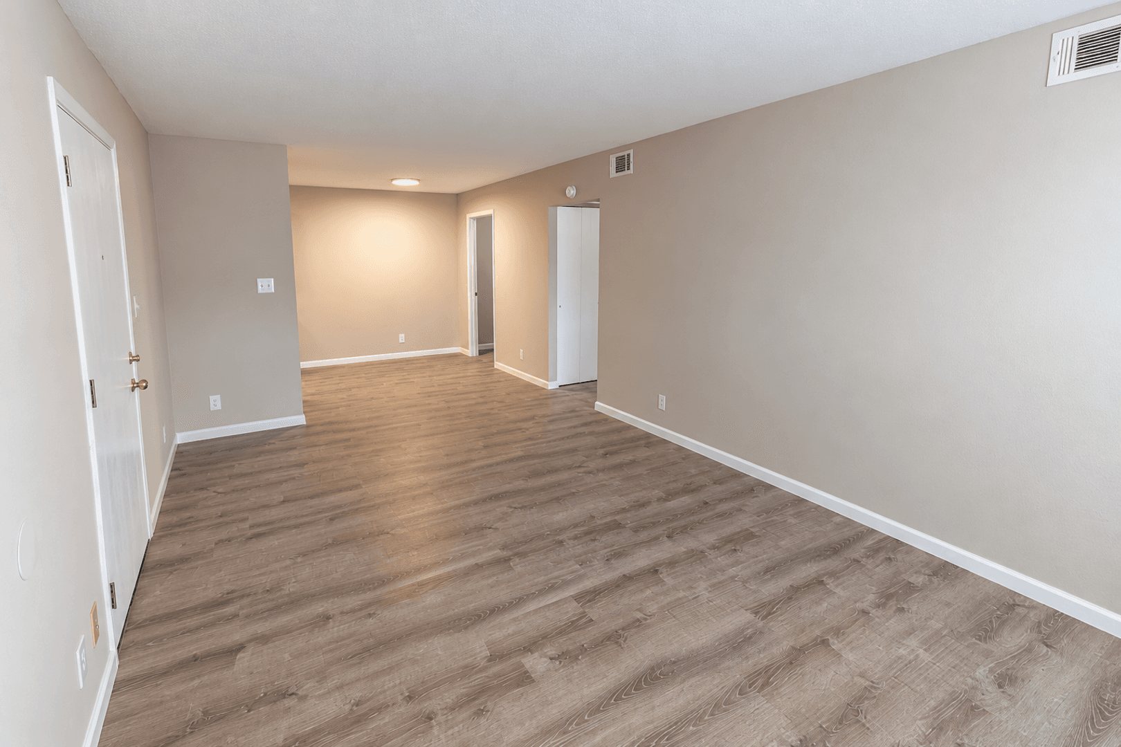 Columbia Apartment: 3408 Balboa Ln #43