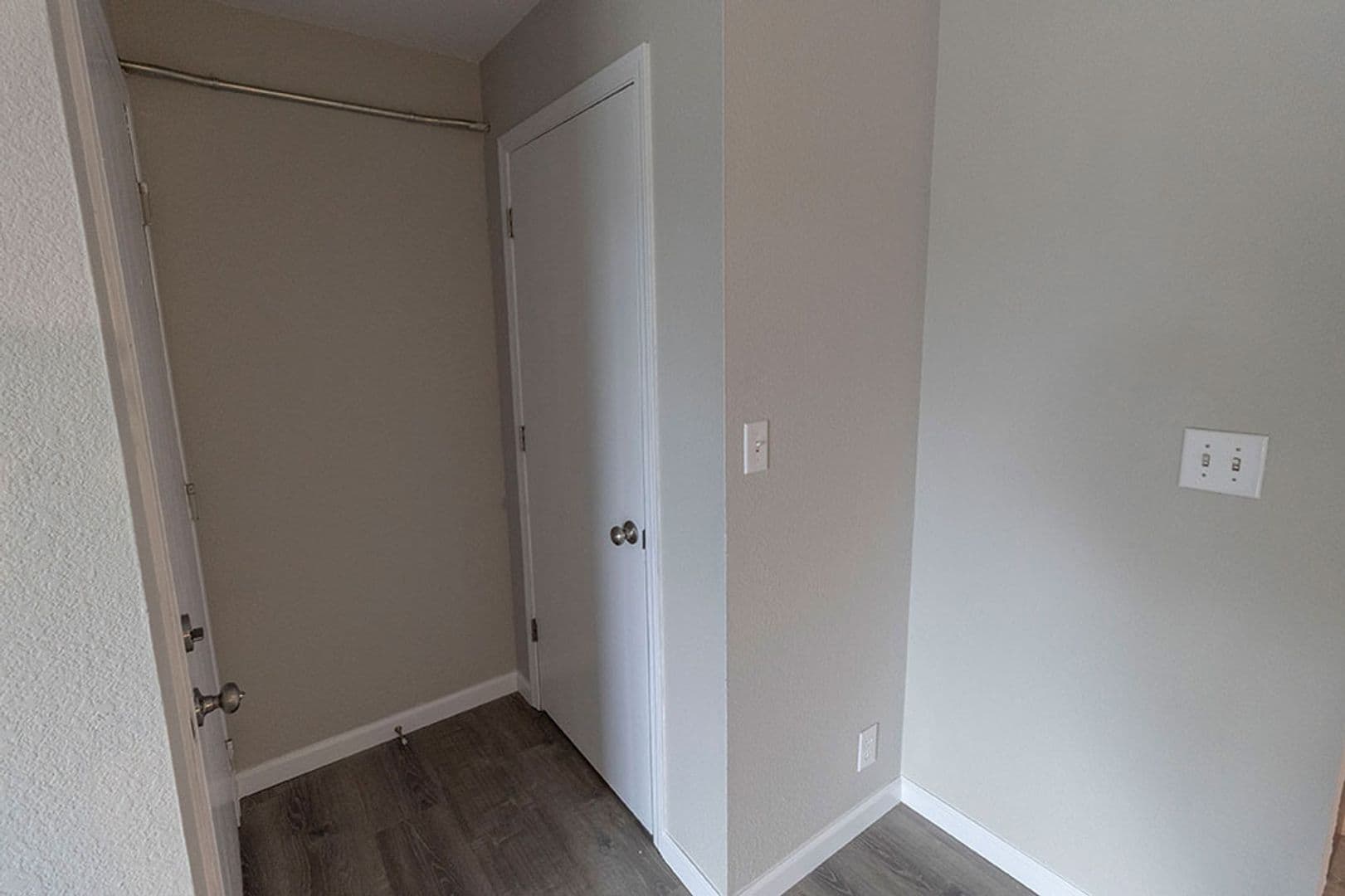 Columbia Apartment: 3408 Balboa Ln #26