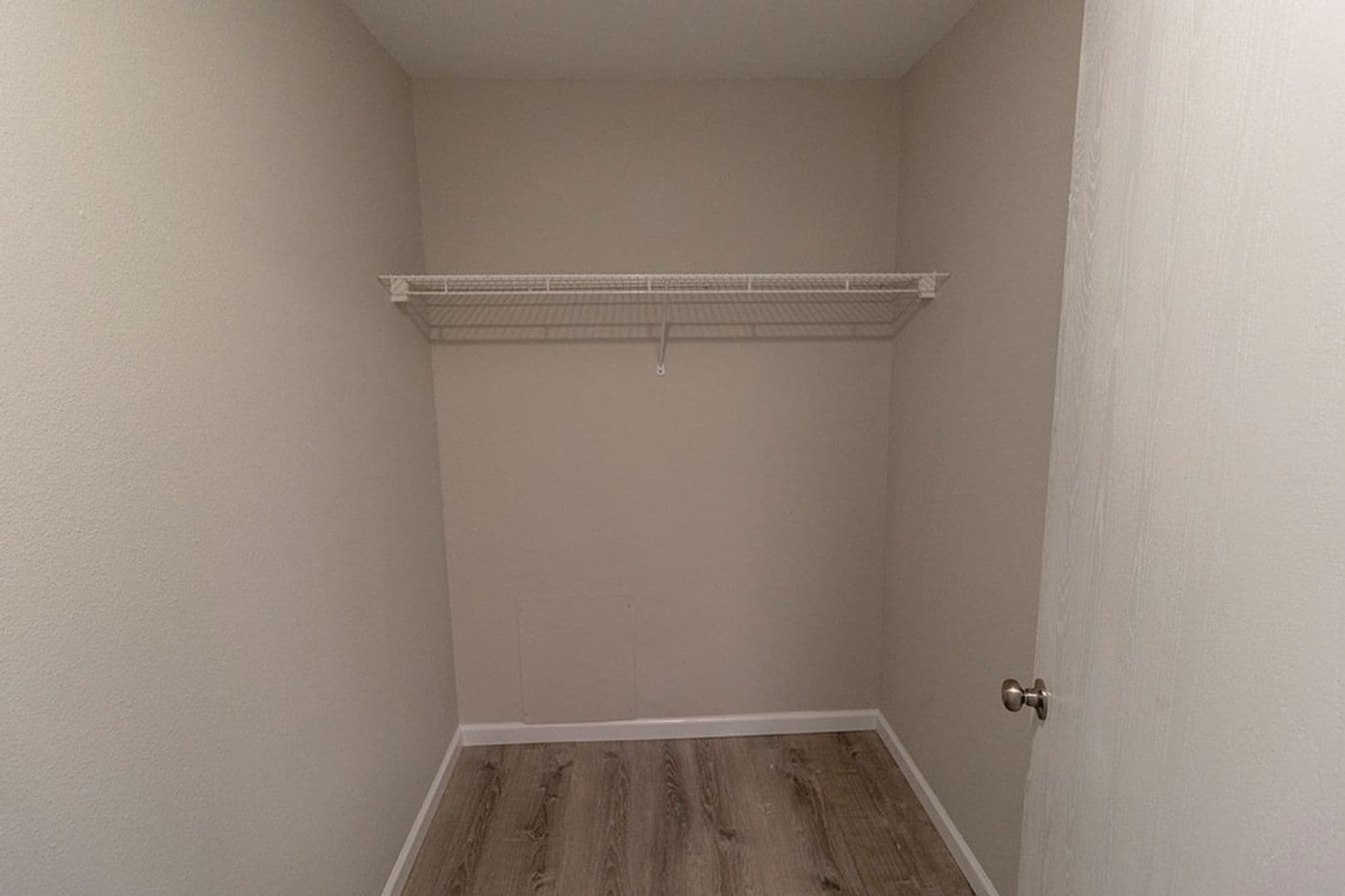 Columbia Apartment: 3408 Balboa Ln #44