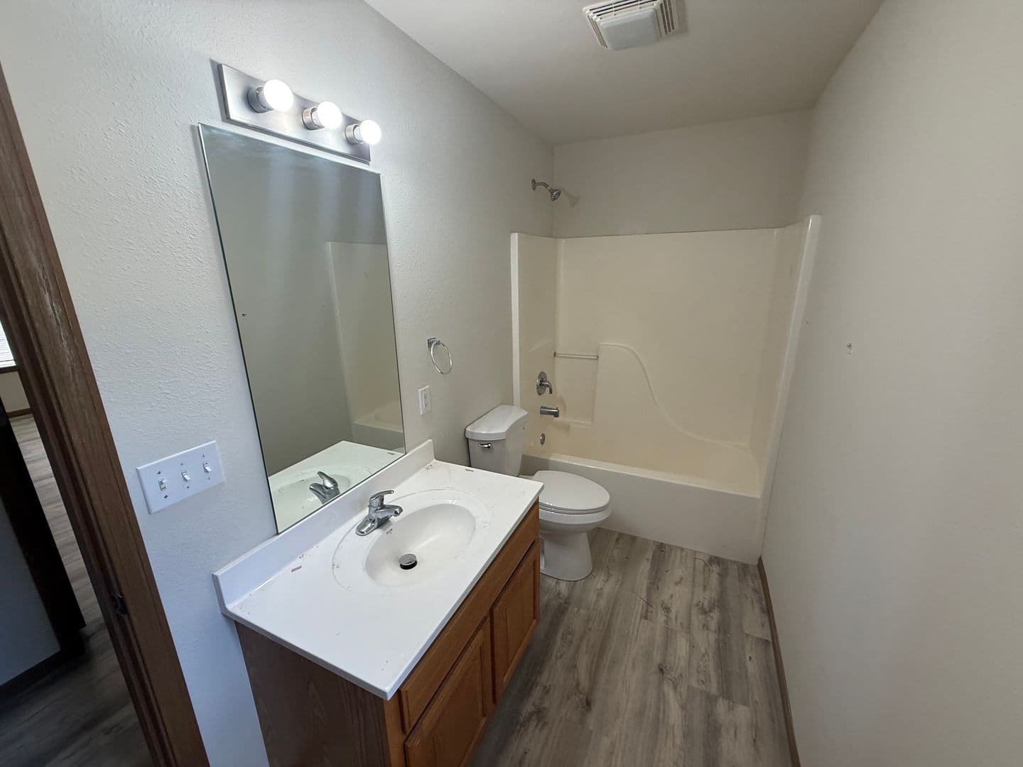 Columbia House: 5000 Derby Ridge Dr - 208