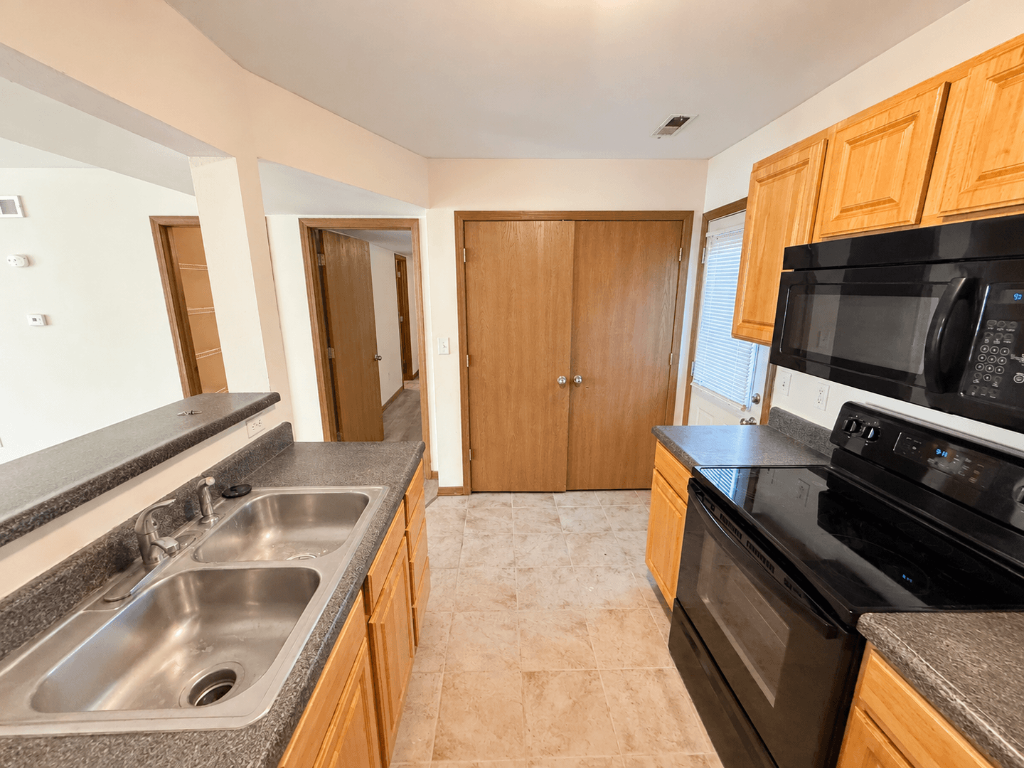 Columbia House: 2119 Ballenger Ln