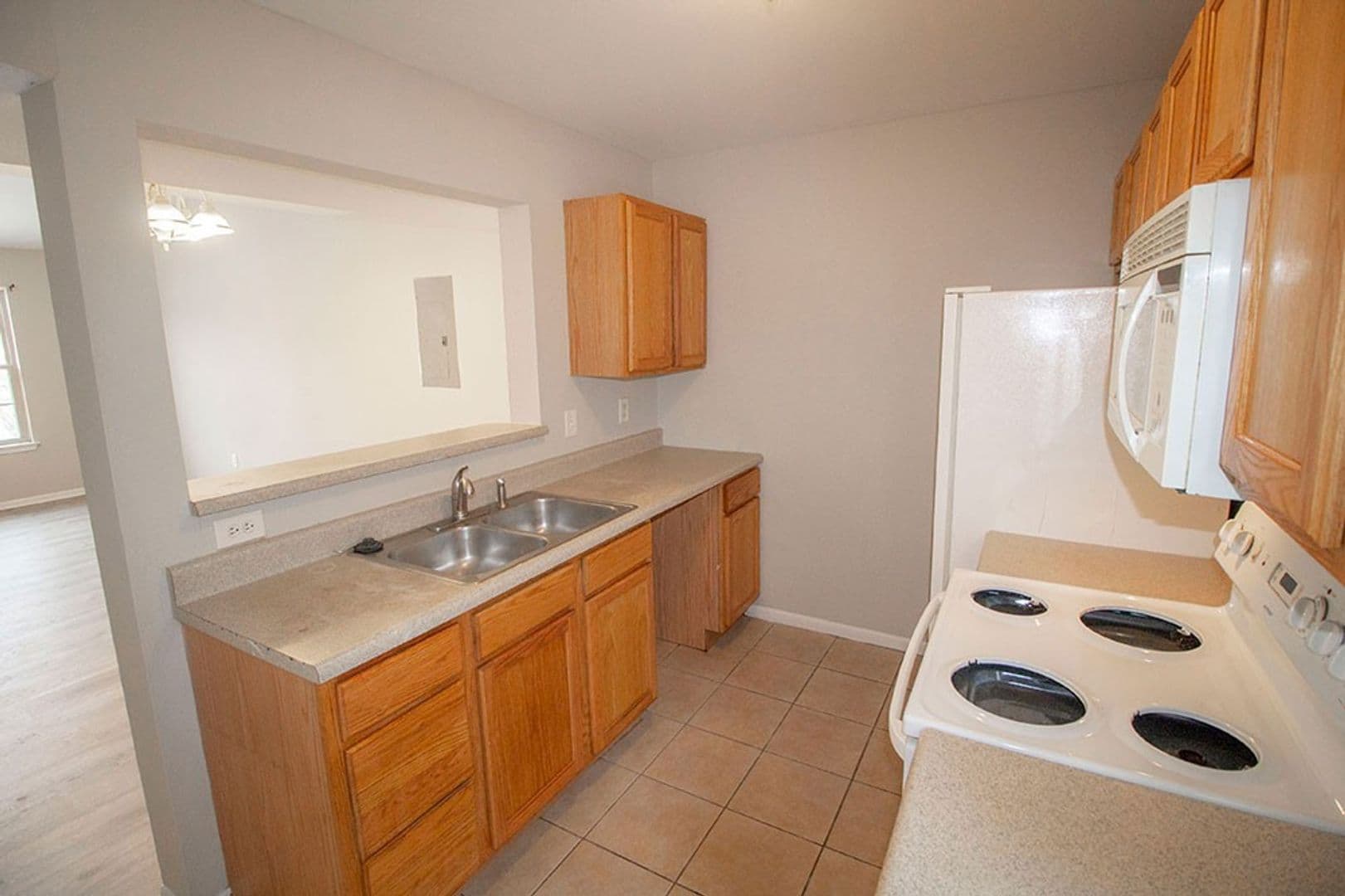 Columbia House: 1413 Greensboro Dr
