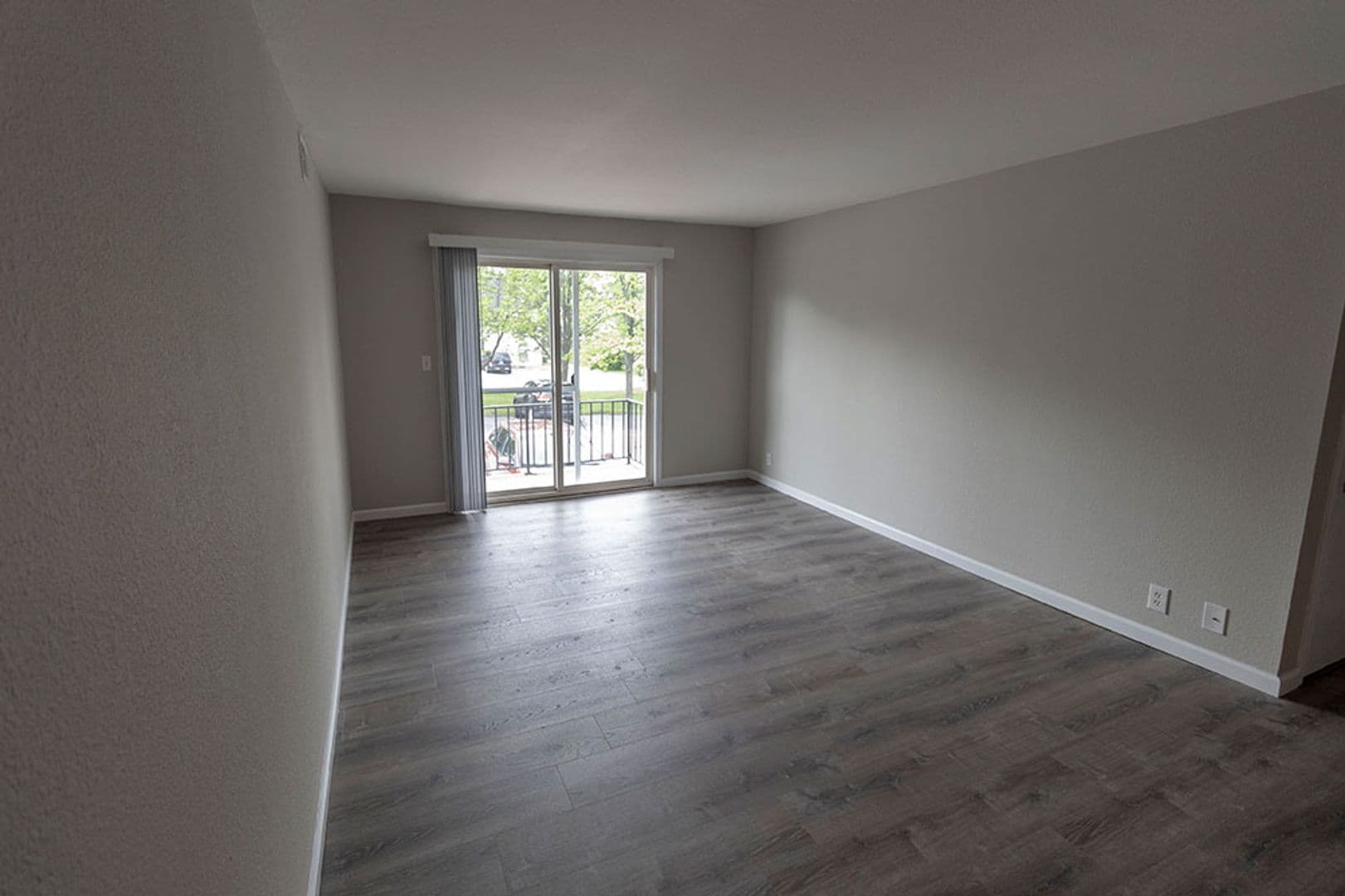 Columbia Apartment: 3408 Balboa Ln #44