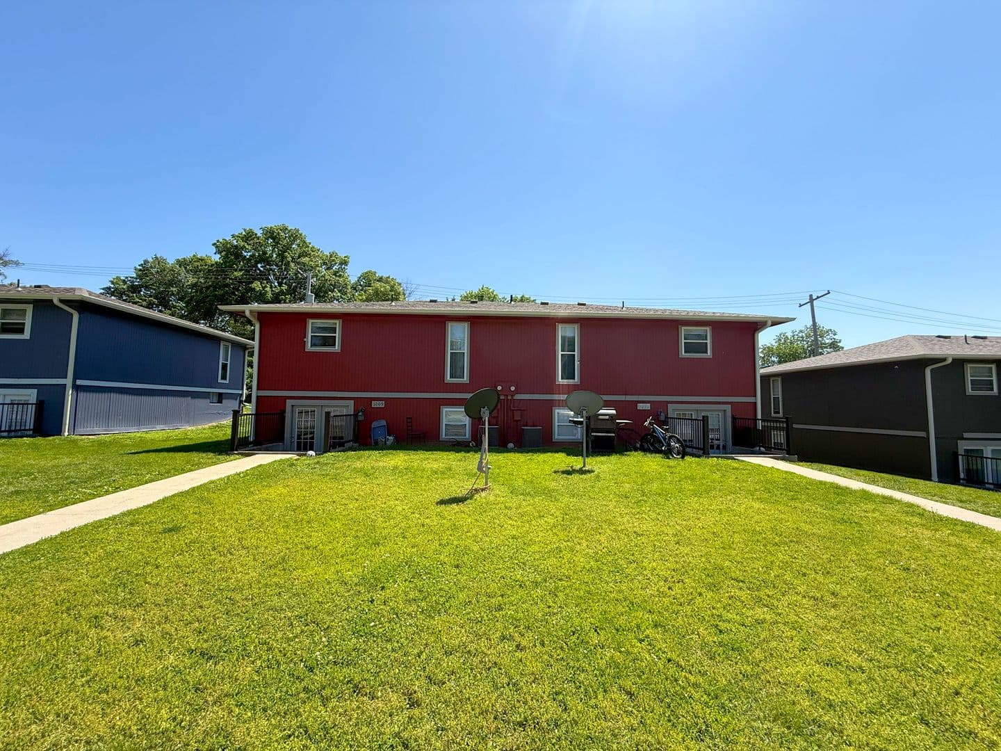 Columbia House: 1011 W Ash St